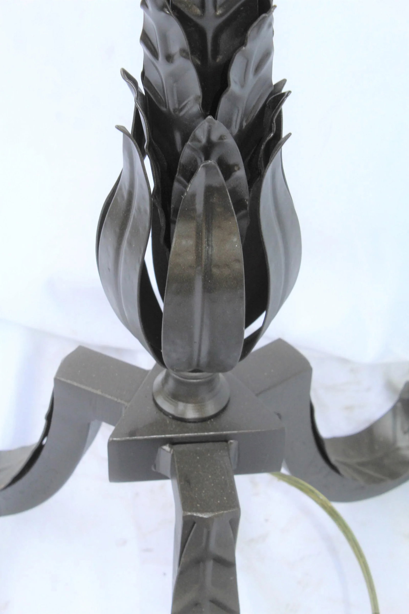 Mid-Century Modern Floor Lamp Leaf Design ,Deluxe Socket. - 5