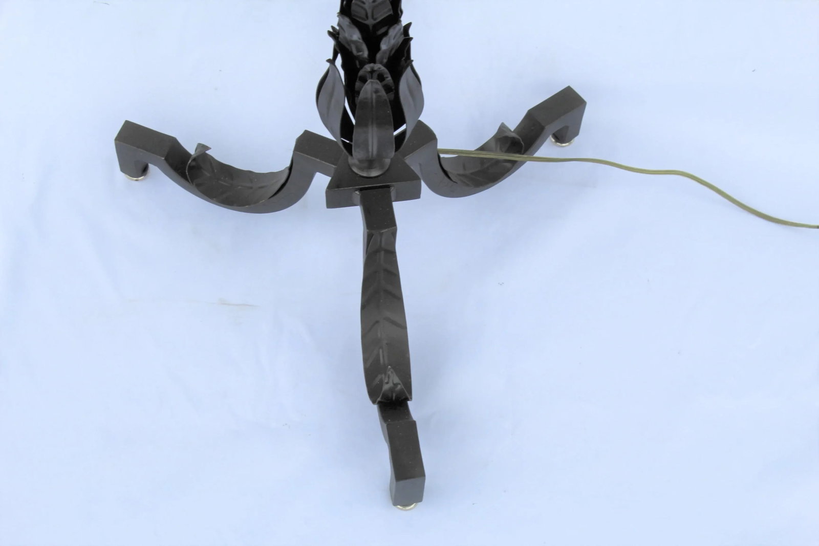 Mid-Century Modern Floor Lamp Leaf Design ,Deluxe Socket. - 7