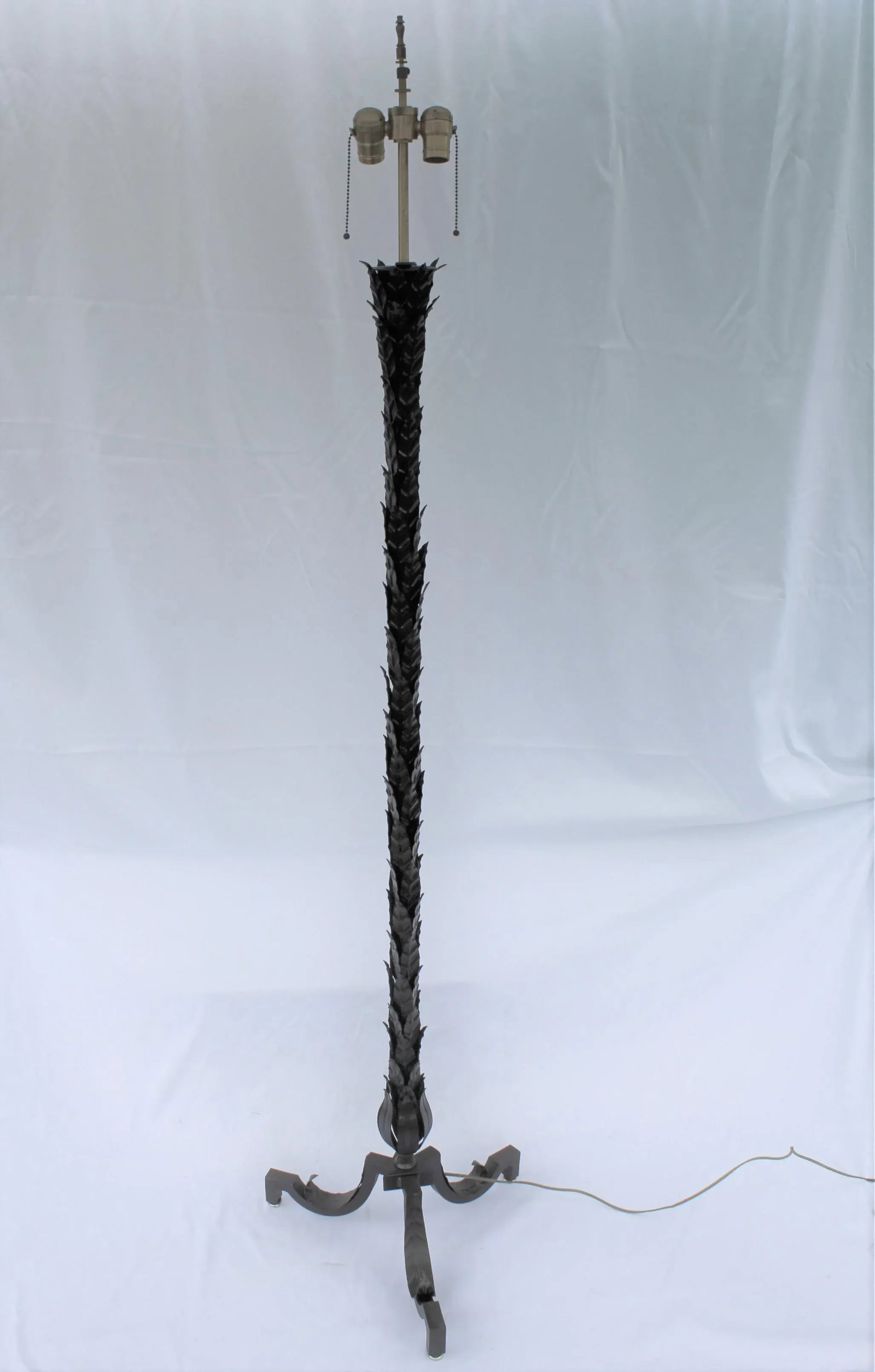 Mid-Century Modern Floor Lamp Leaf Design ,Deluxe Socket. - 8