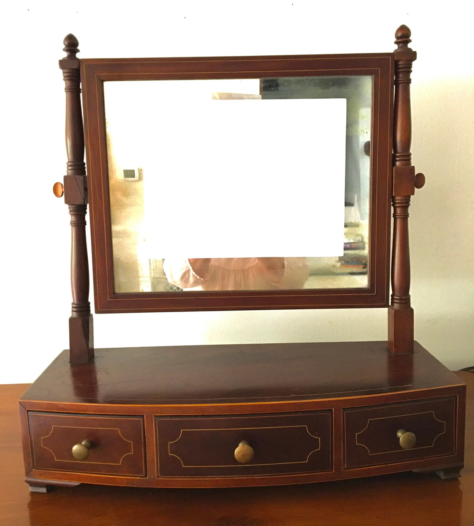 1800-1810 Antique Federal Mahogany Bow Front Dressing Glass - 10