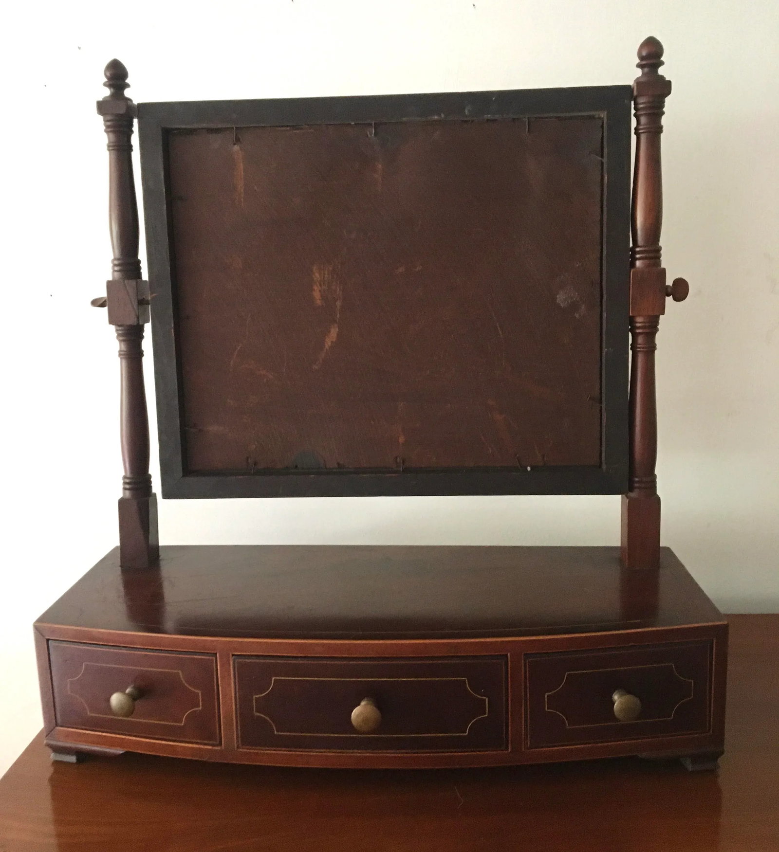 1800-1810 Antique Federal Mahogany Bow Front Dressing Glass - 7