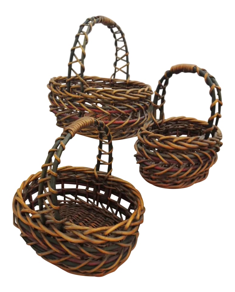 Late 20th Century Basket Thick Woven Wood Nesting Baskets With Carrying Handles - Set of 3: Basket Set of 3 Thick Woven Wood Nesting Baskets with Carrying Handles. This set of 3 matching and nesting baskets are thick woven, made from bendable wood, in multicolors of brown/deep red/deep