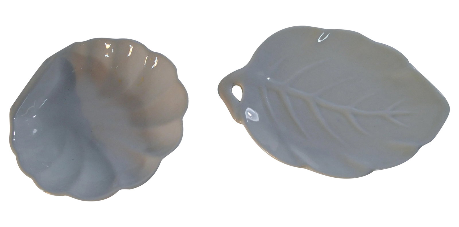 Vintage Lillian Vernon White Ceramic Dishes - A Pair: Vintage set of 2 small Lillian Vernon white ceramic trinket dishes - shell shape and leaf. Condition: Condition Notes: Excellent - Minor wear consistent with age and history Materials &