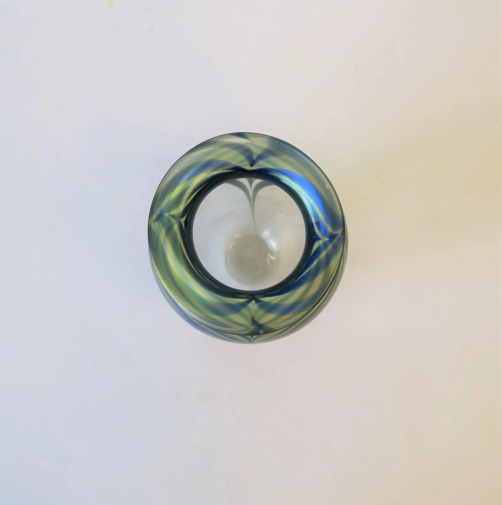 Signed Art Glass Vase in the Art Nouveau Style, Circa 1980s - 10