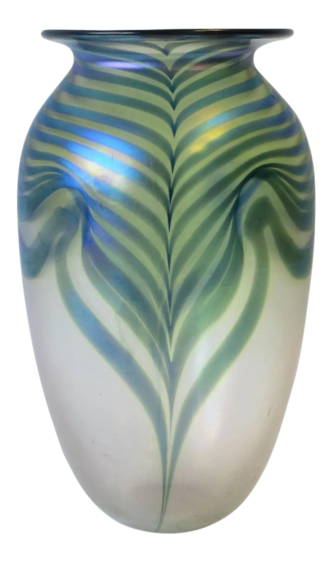 Signed Art Glass Vase in the Art Nouveau Style, Circa 1980s: A very beautiful 20th century contemporary art glass vase in the Art Nouveau style, circa 1980s, signed by artist Robert Eickholt. Vase is signed "Eickholt" and dated "1988" on bottom as show in