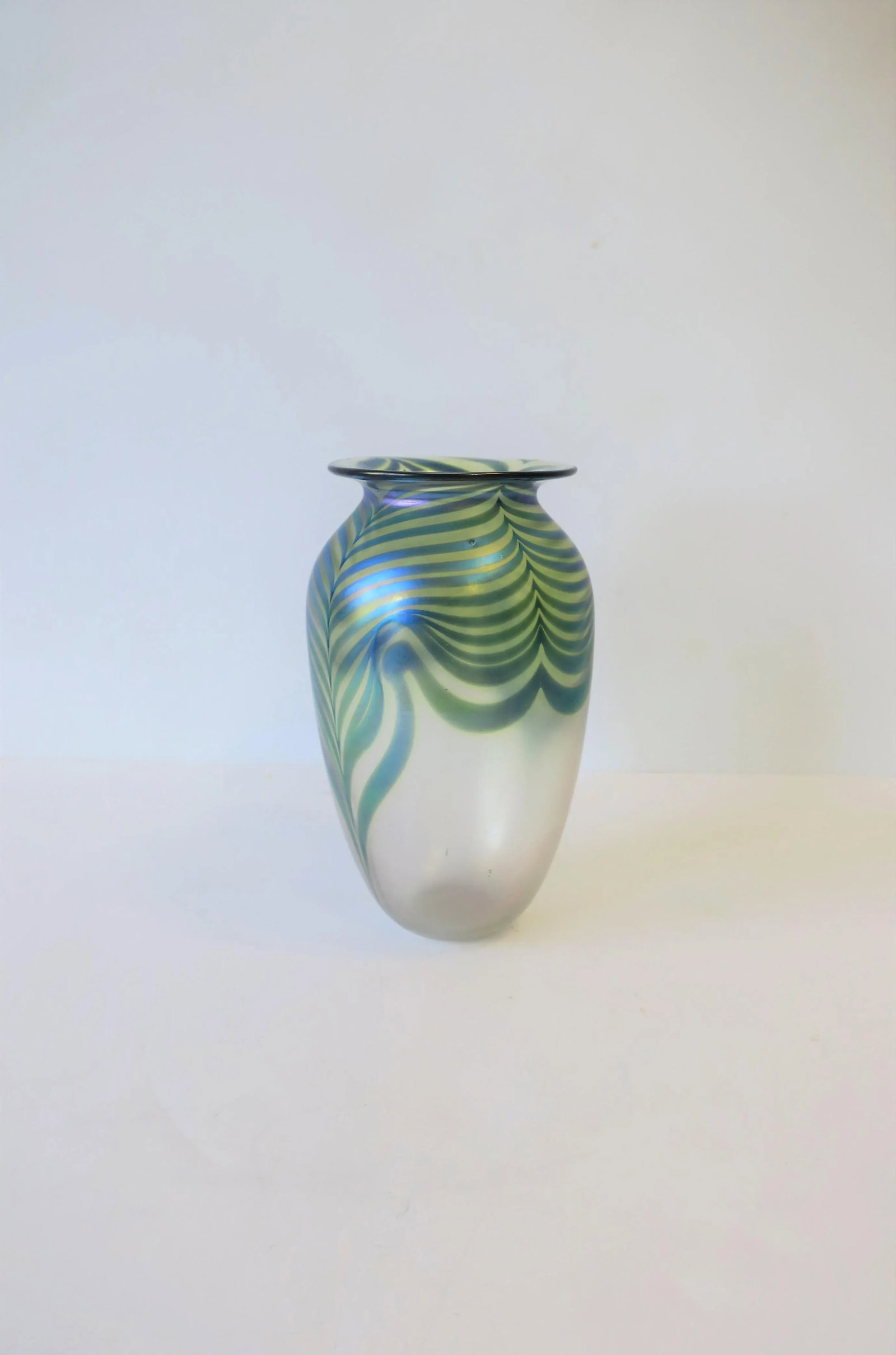 Signed Art Glass Vase in the Art Nouveau Style, Circa 1980s - 3
