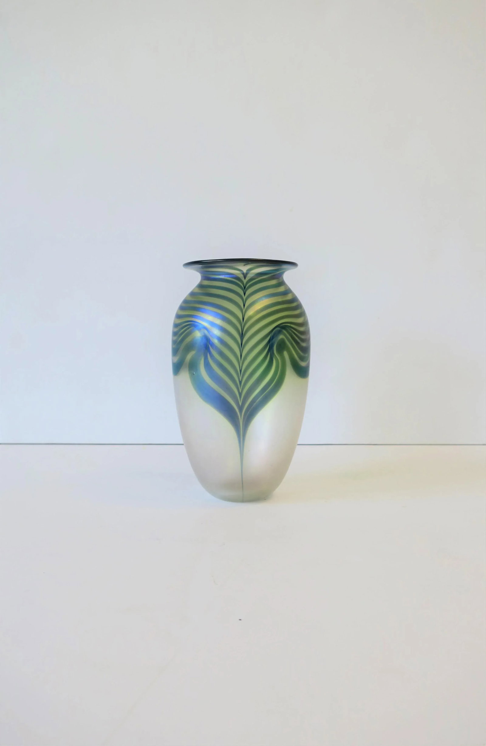 Signed Art Glass Vase in the Art Nouveau Style, Circa 1980s - 7