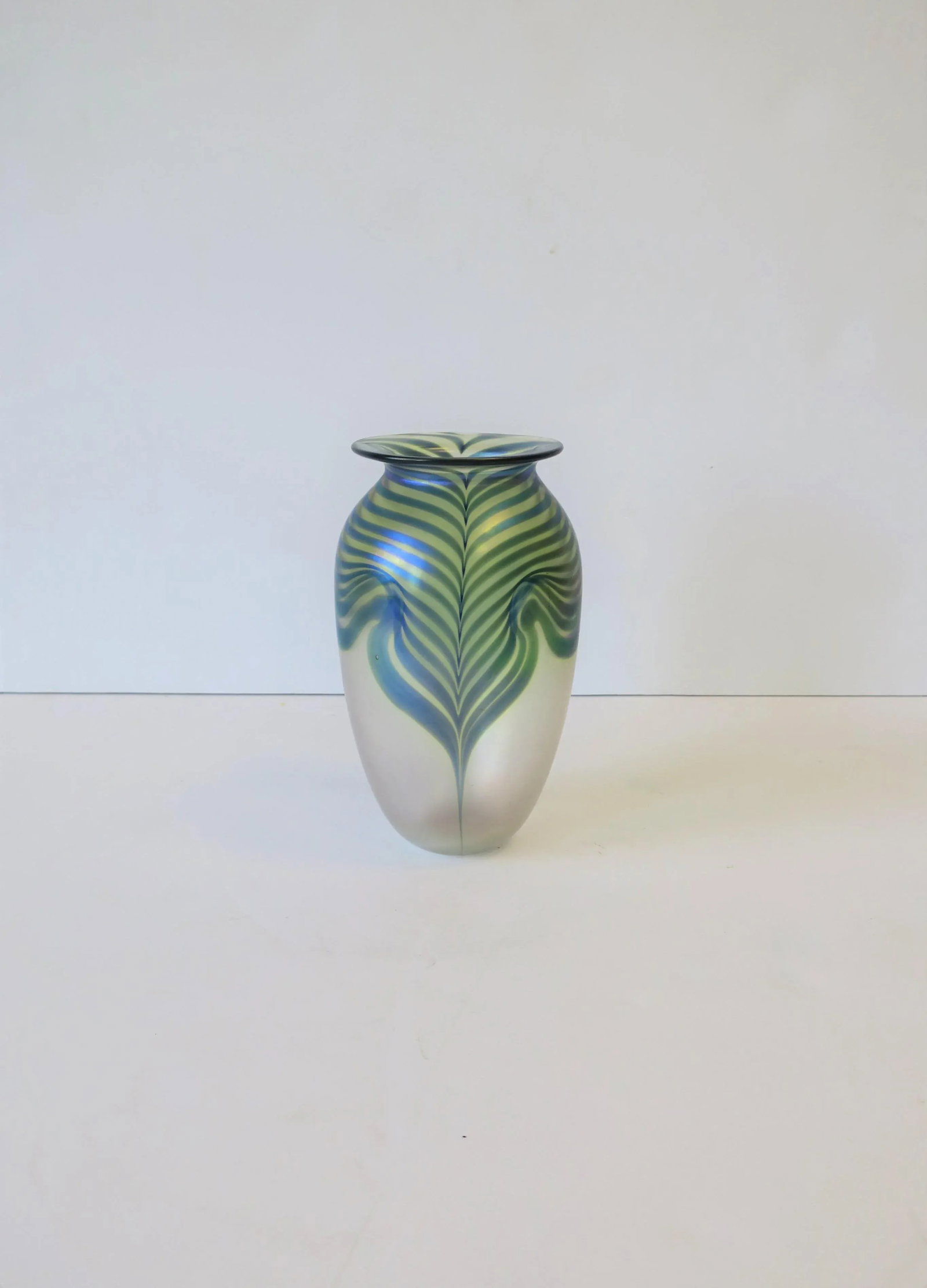 Signed Art Glass Vase in the Art Nouveau Style, Circa 1980s - 8