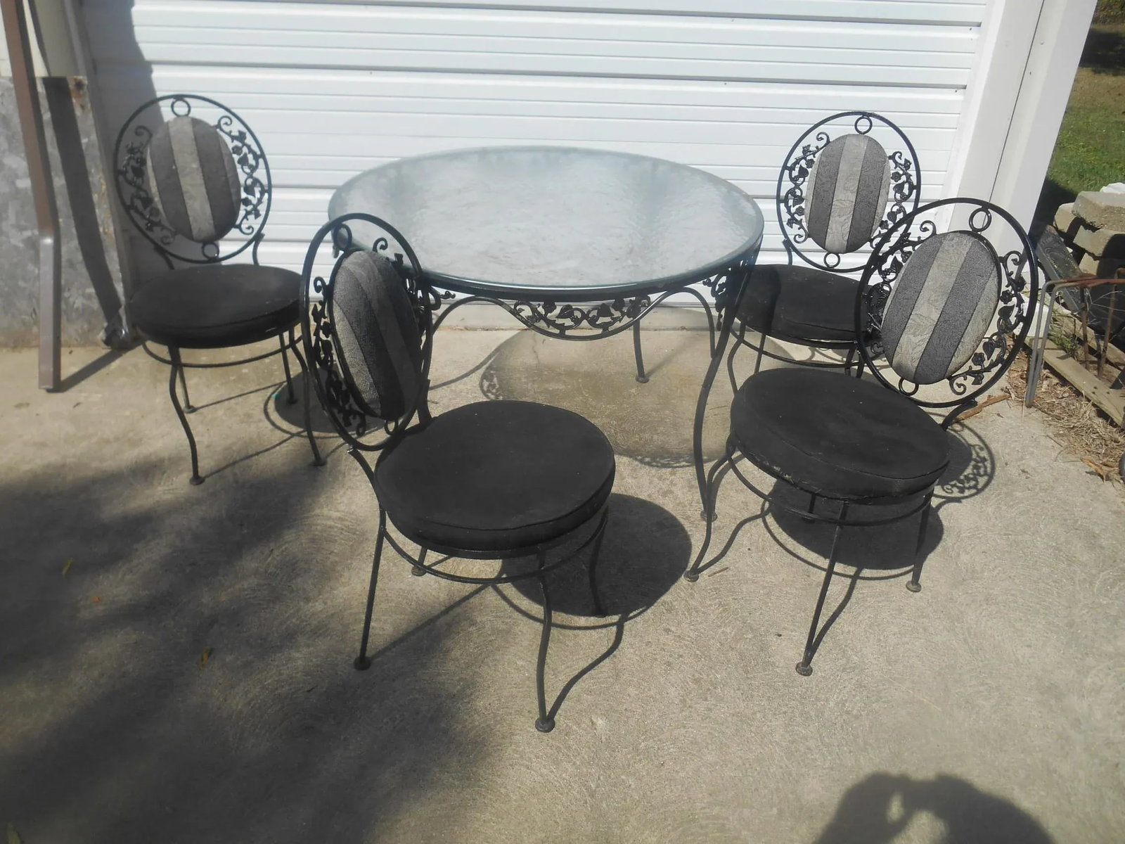 Vintage 1960's Russell Woodard Wrought Iron Patio Set - 2