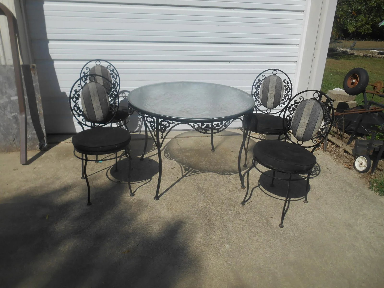 Vintage 1960's Russell Woodard Wrought Iron Patio Set - 3