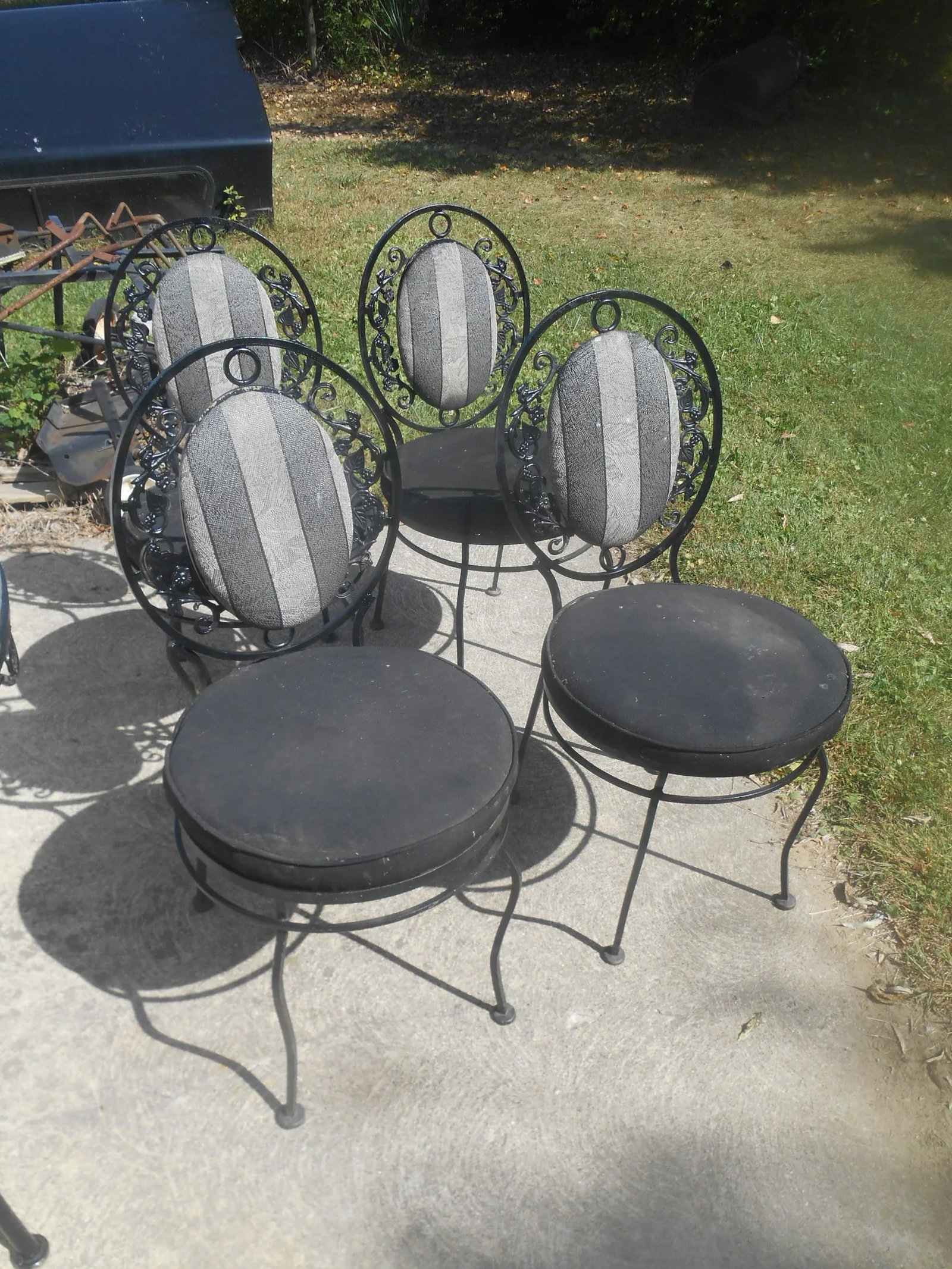 Vintage 1960's Russell Woodard Wrought Iron Patio Set - 4