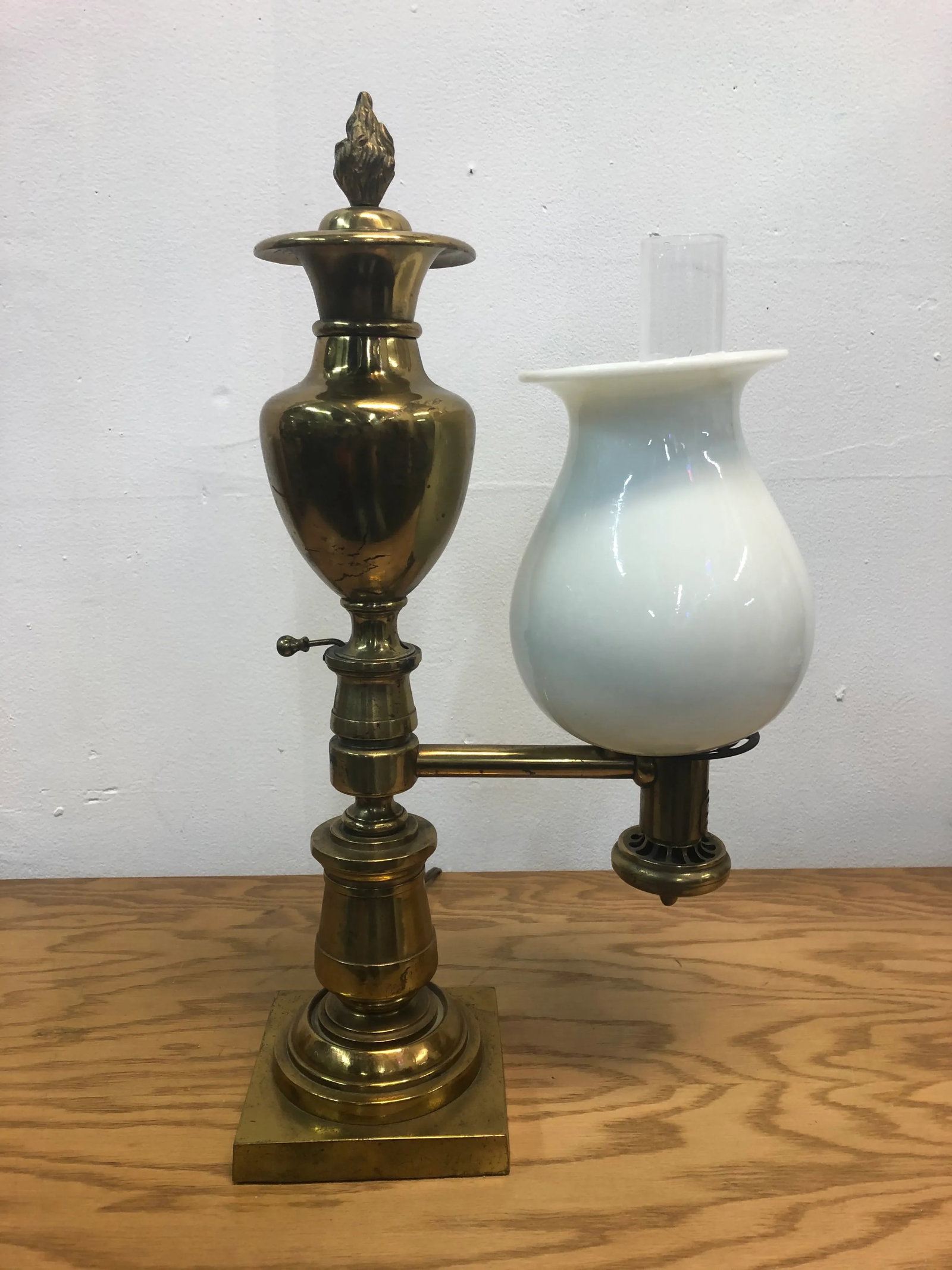 1950s Circa Argand Brass Glass Lamp - 11