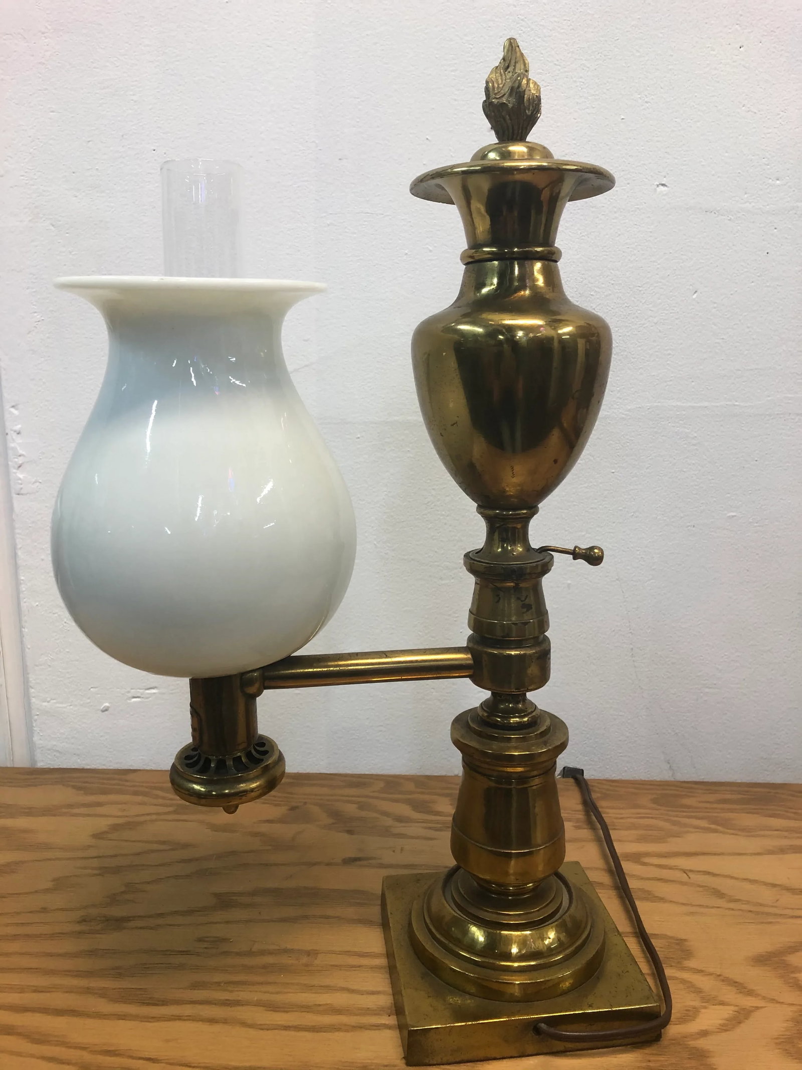 1950s Circa Argand Brass Glass Lamp - 4