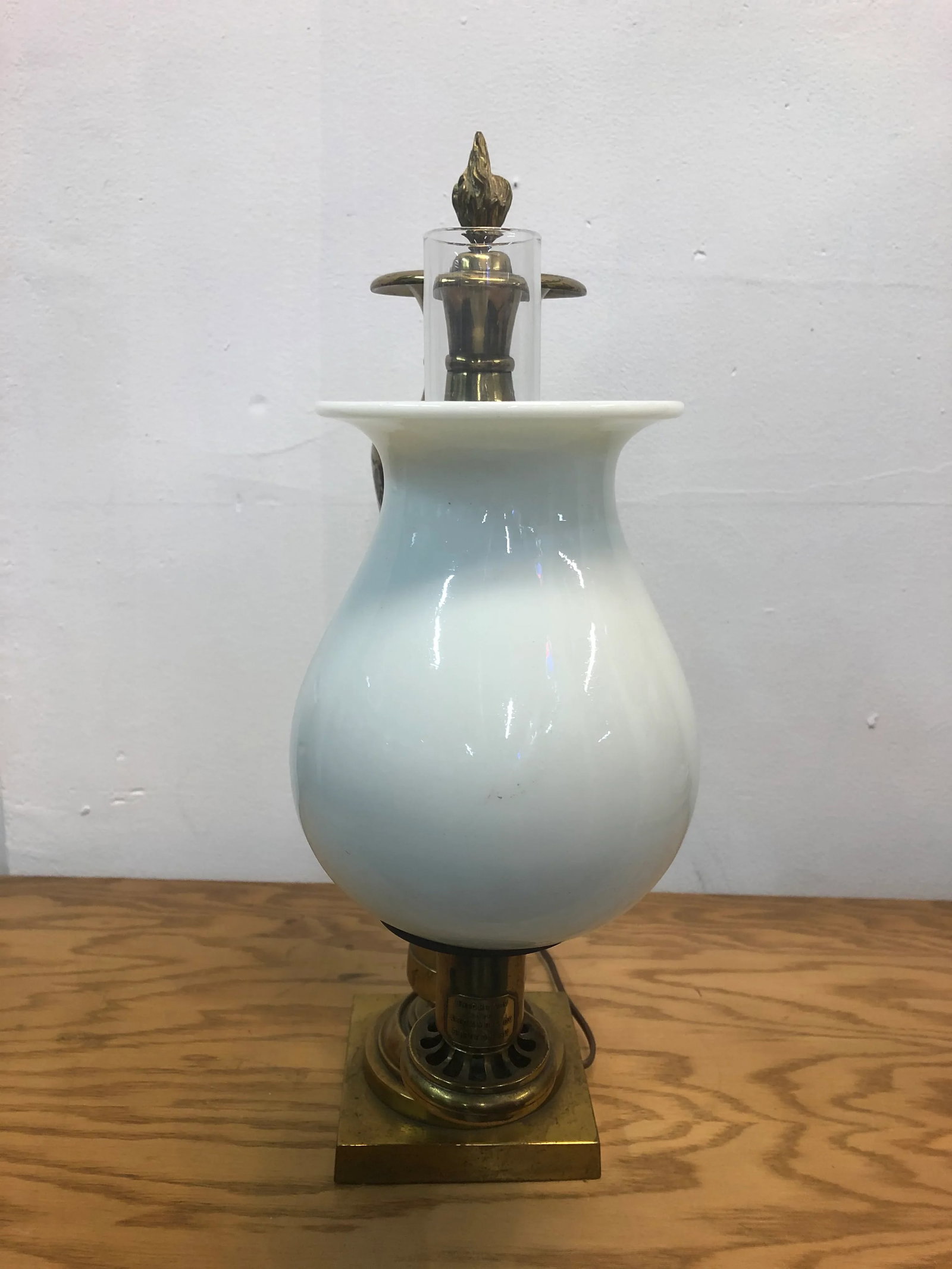 1950s Circa Argand Brass Glass Lamp - 5