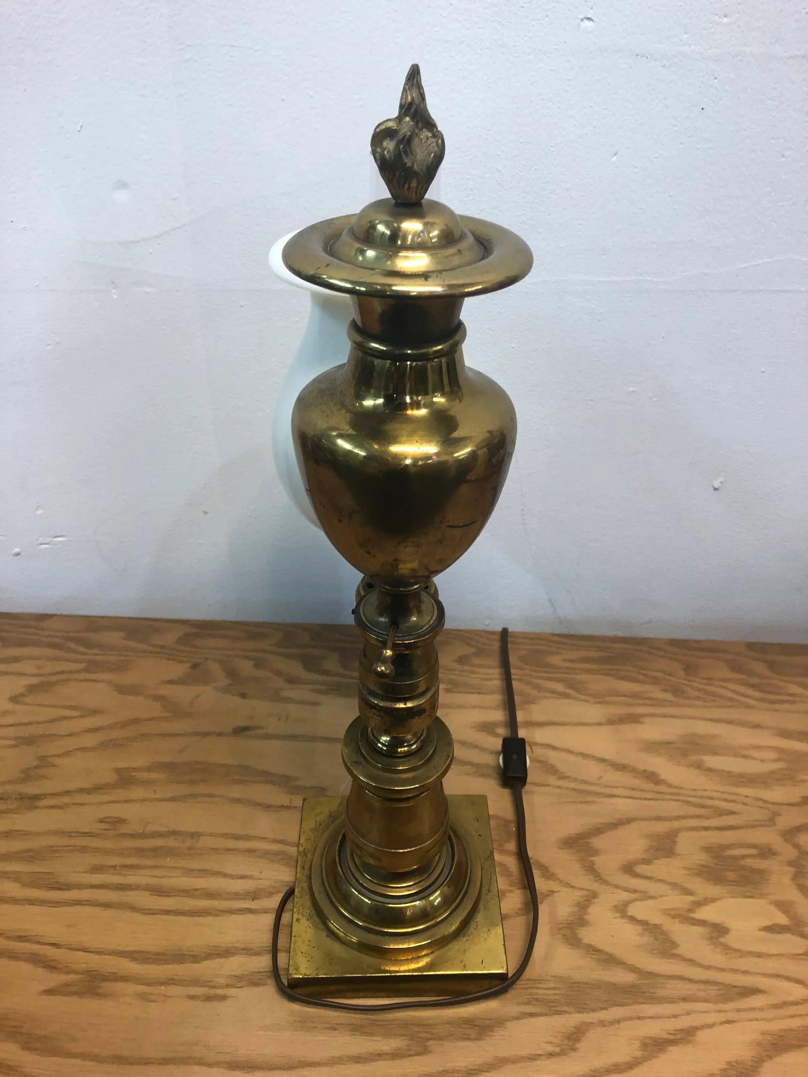 1950s Circa Argand Brass Glass Lamp - 6