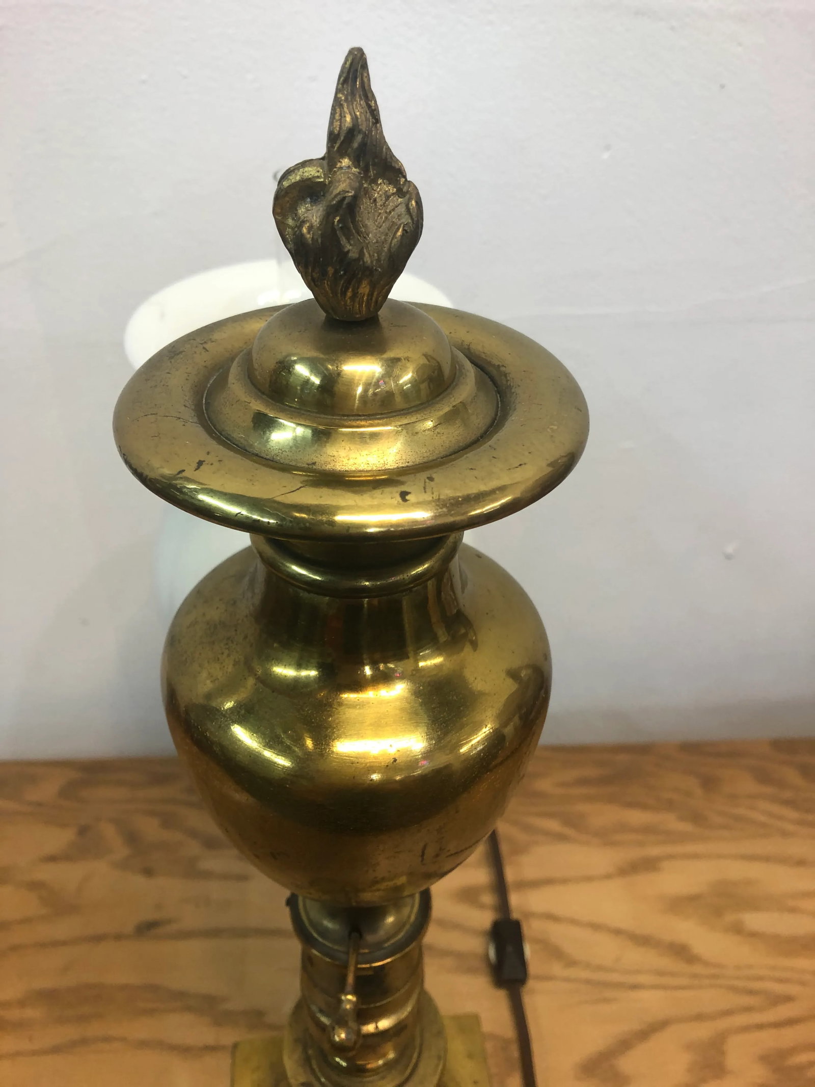 1950s Circa Argand Brass Glass Lamp - 7