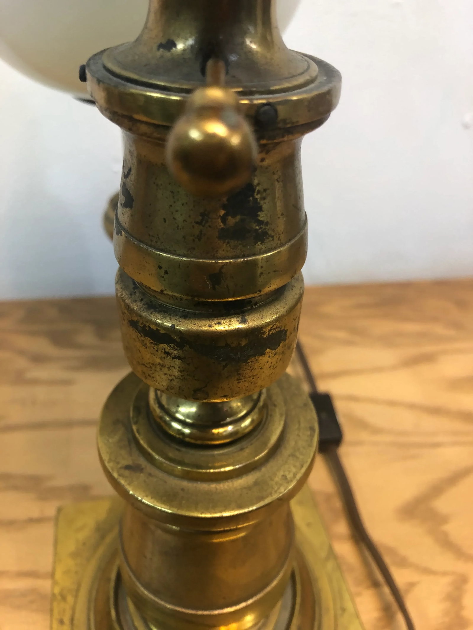 1950s Circa Argand Brass Glass Lamp - 8