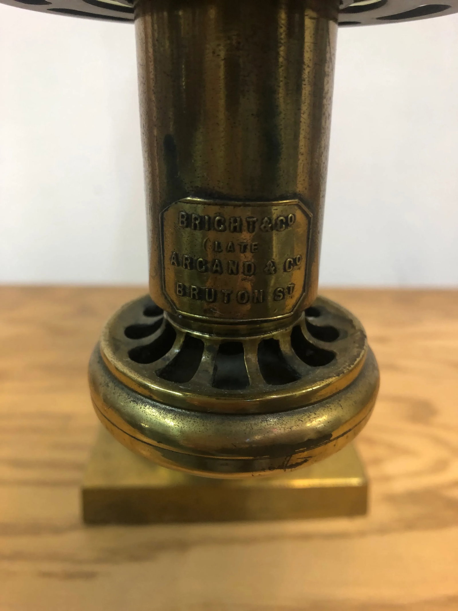 1950s Circa Argand Brass Glass Lamp - 9