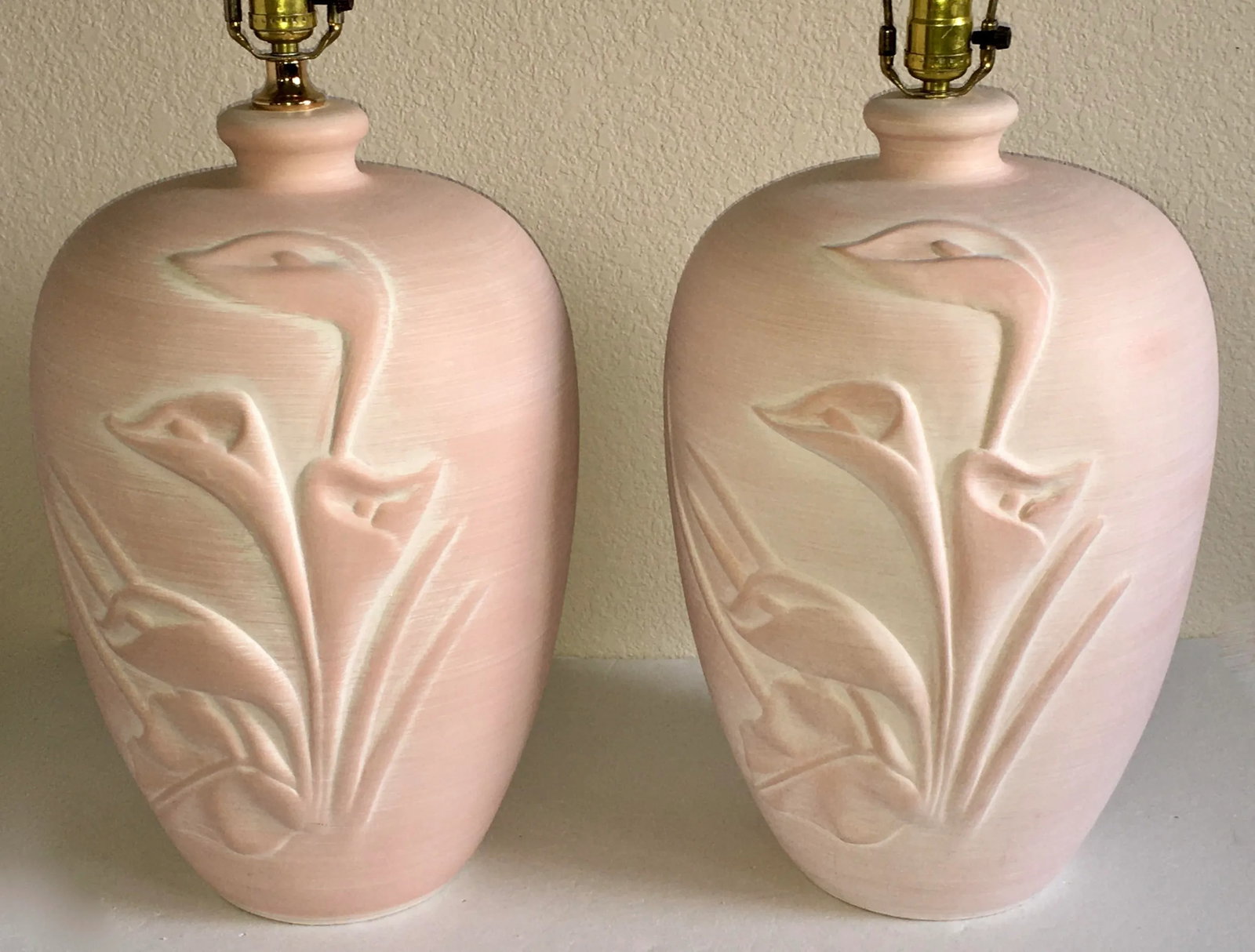 O'Keefe Style 1980's Calla Lily Hand Glazed Blush Pink Plaster Sculpted Table Lamps - A Pair - 2