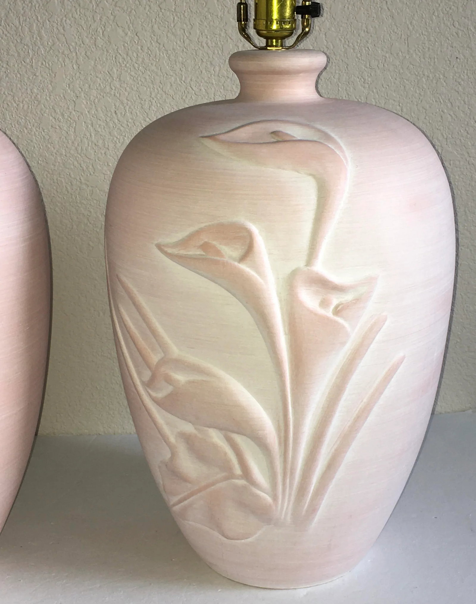O'Keefe Style 1980's Calla Lily Hand Glazed Blush Pink Plaster Sculpted Table Lamps - A Pair - 4
