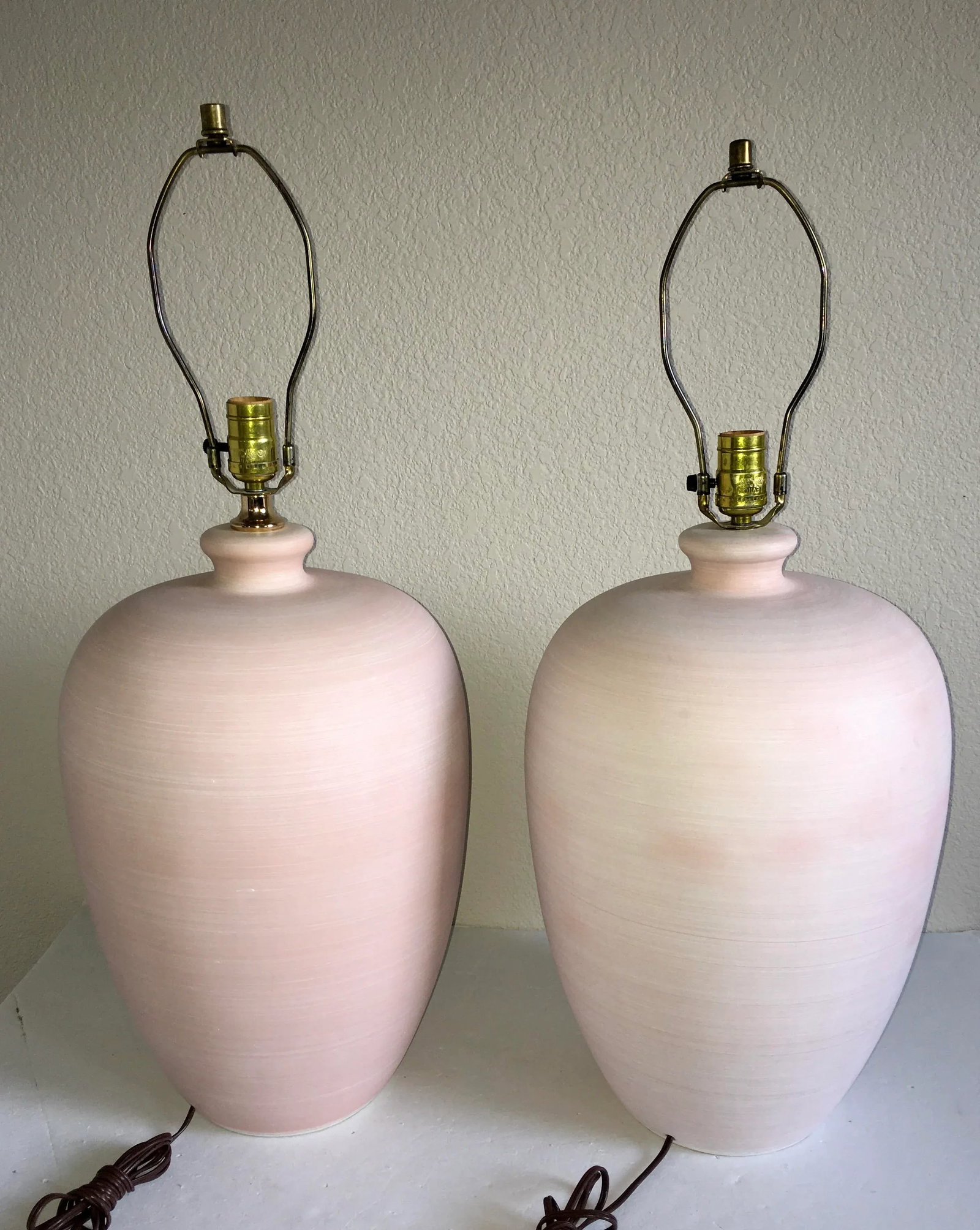 O'Keefe Style 1980's Calla Lily Hand Glazed Blush Pink Plaster Sculpted Table Lamps - A Pair - 7