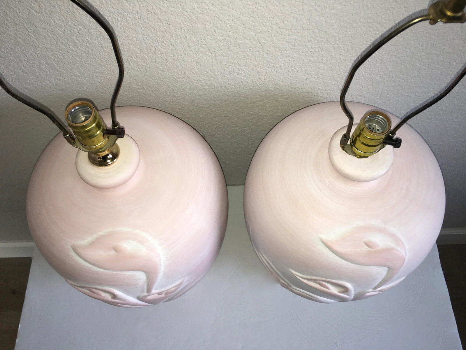 O'Keefe Style 1980's Calla Lily Hand Glazed Blush Pink Plaster Sculpted Table Lamps - A Pair - 8