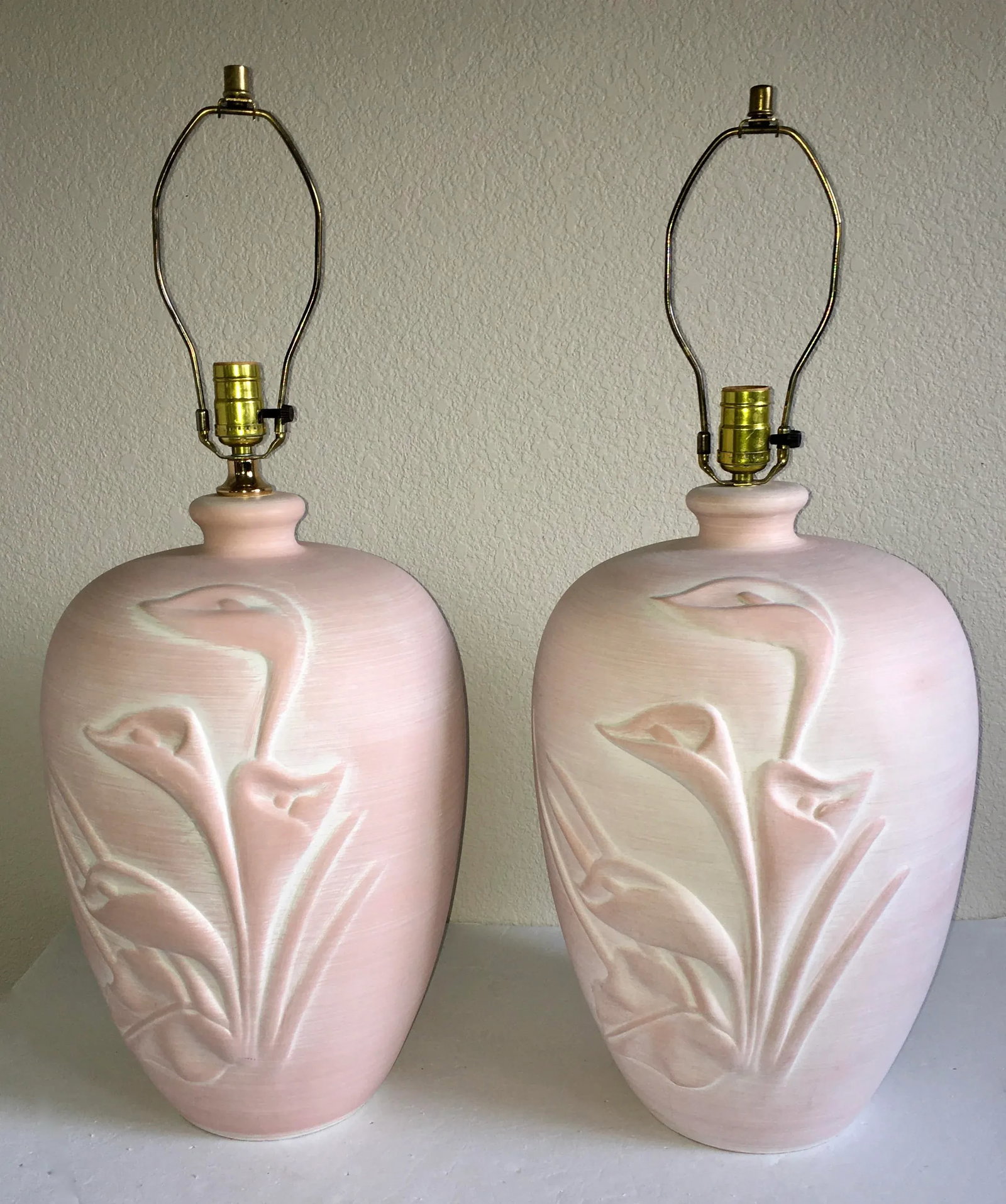 O'Keefe Style 1980's Calla Lily Hand Glazed Blush Pink Plaster Sculpted Table Lamps - A Pair - 9