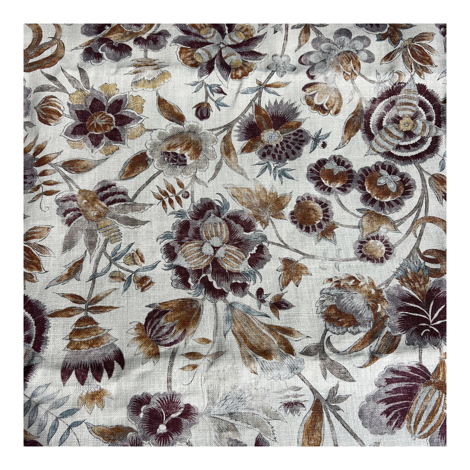 Suzanne Tucker Lucretia Linen Fabric - 5 3/4 Yards: Suzanne Tucker Lucretia Linen Fabric - 5 3/4 Yards Condition: Alterations: Original Condition Unaltered Imperfections: Some Imperfections Condition Notes: Very good Origin: United States Materials