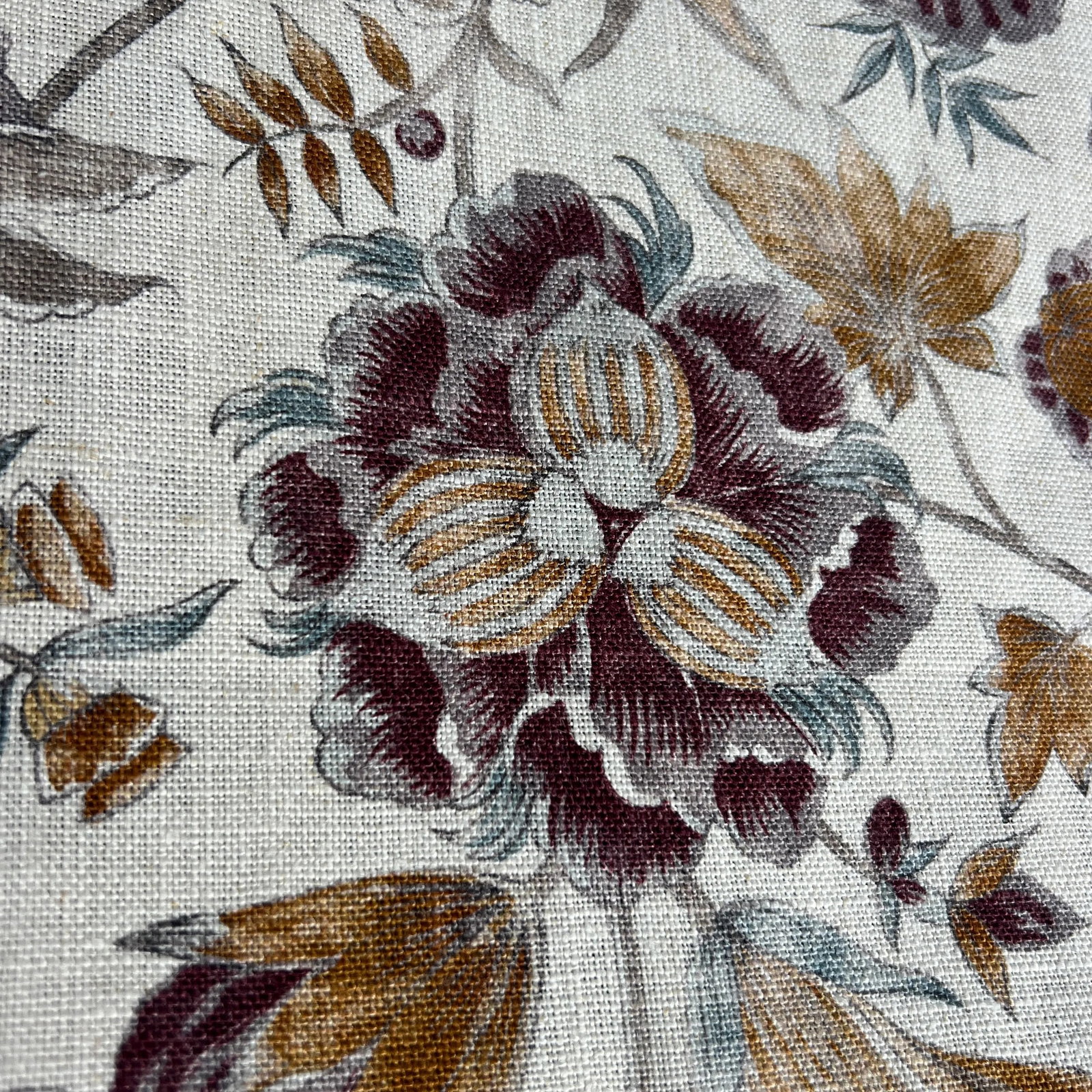 Suzanne Tucker Lucretia Linen Fabric - 5 3/4 Yards - 3