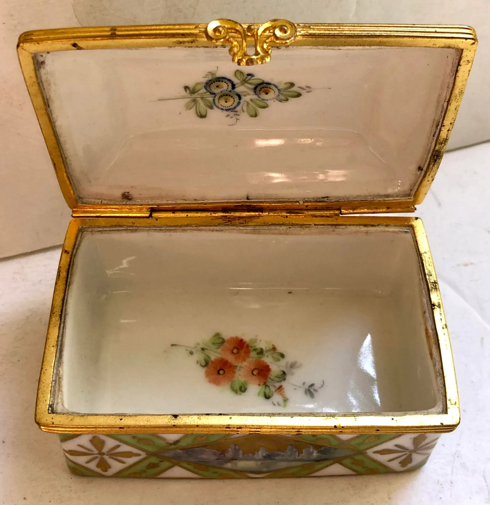 19th C. French Parisian Putties Porcelain Box - 5