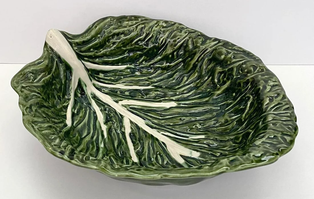 1960s Majolica Cabbage Leaf Serving Bowl - 7