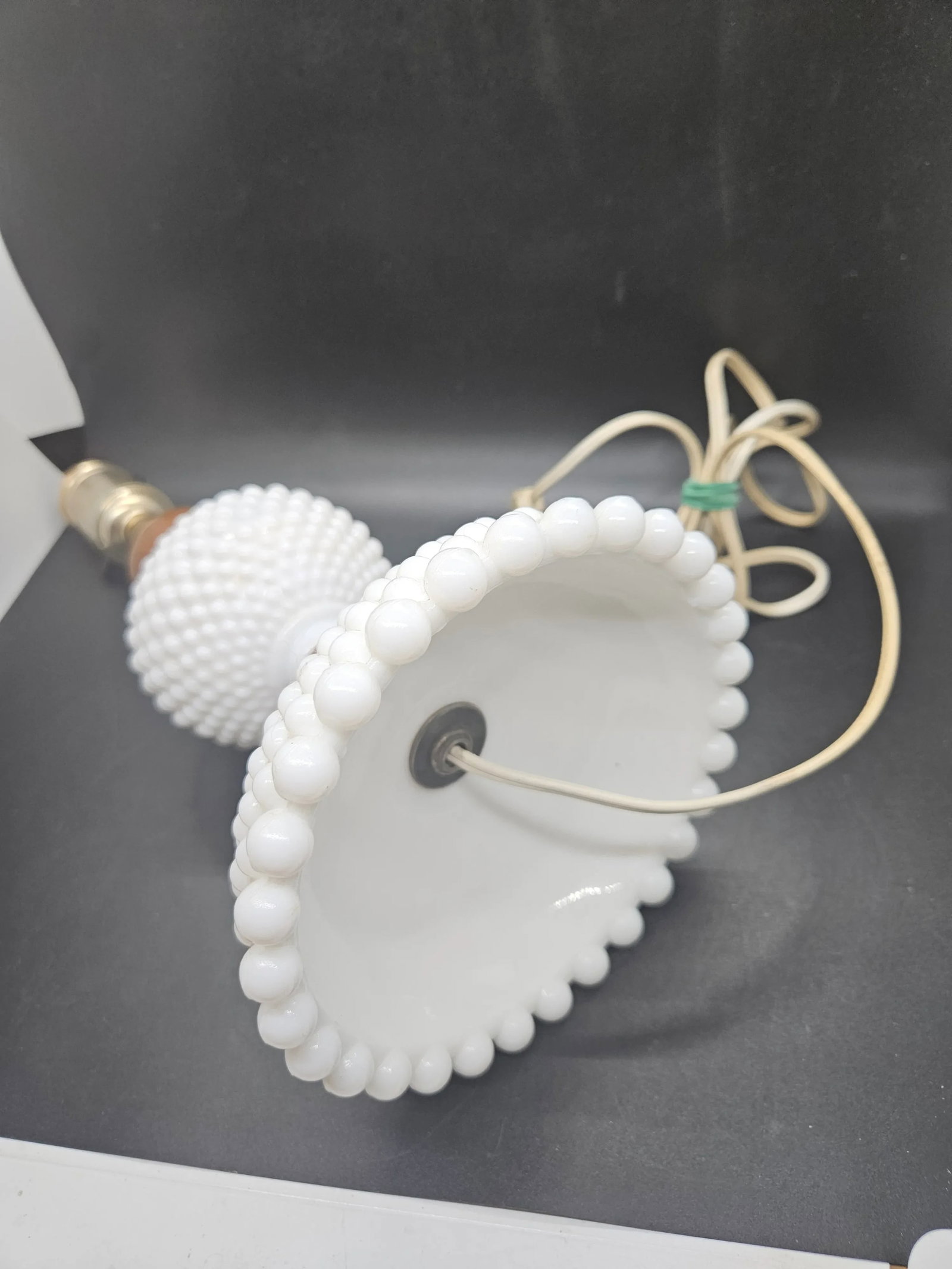 Vintage 1950's Milk Glass Table Lamp - 3
