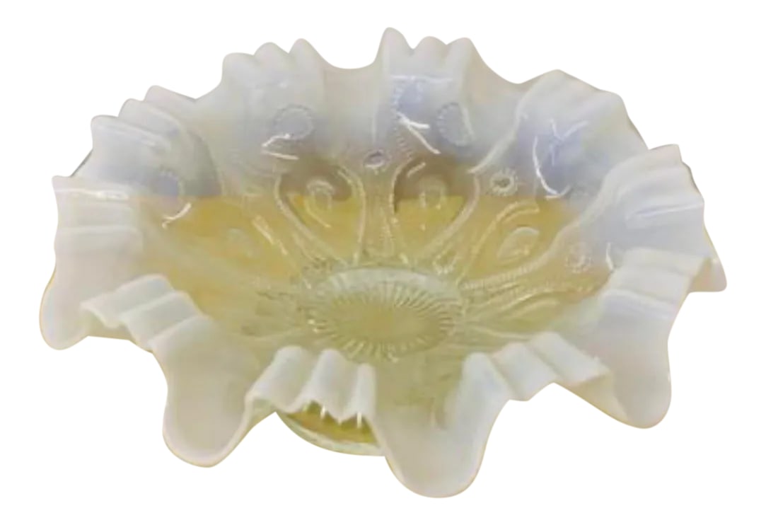 Vintage Fenton Opalescent Ruffled Bowl: Gorgeous Vintage Fenton Opalescent Ruffled and Beaded Bowl. Excellent vintage condition with only some minor chipping on very bottom of foot (unnoticeable). Measures 9" in diameter x 3" tall.