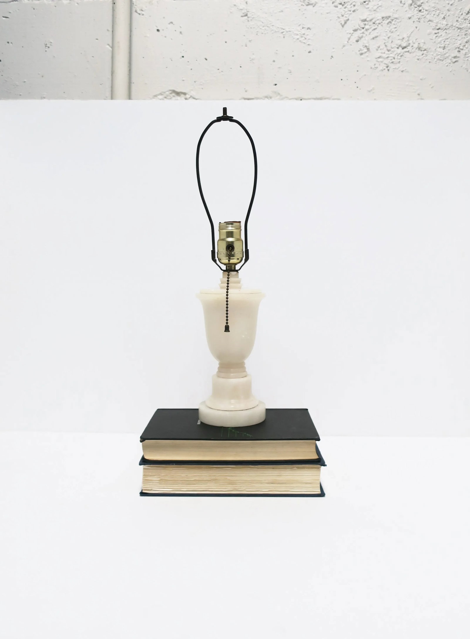 Italian Art Deco Modern White Alabaster Marble Urn Desk or Table Lamp - 5