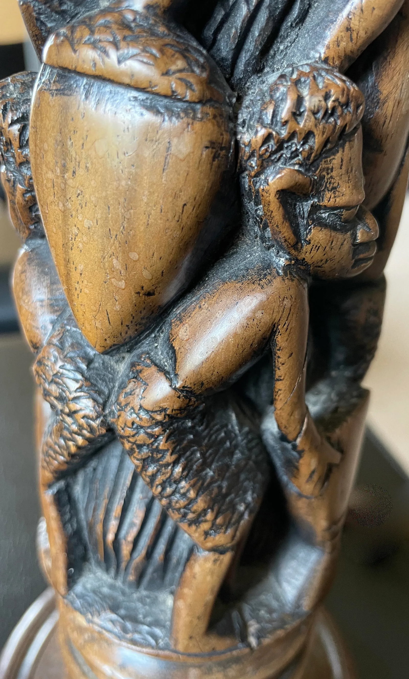 1920s African Hard Wood Carved Lamp with Intertwined Mother With Her Children Figurines - 12