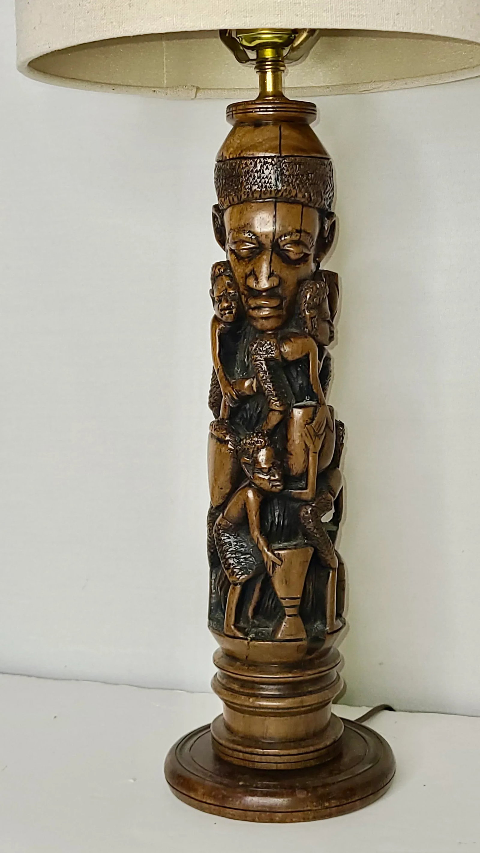 1920s African Hard Wood Carved Lamp with Intertwined Mother With Her Children Figurines - 2