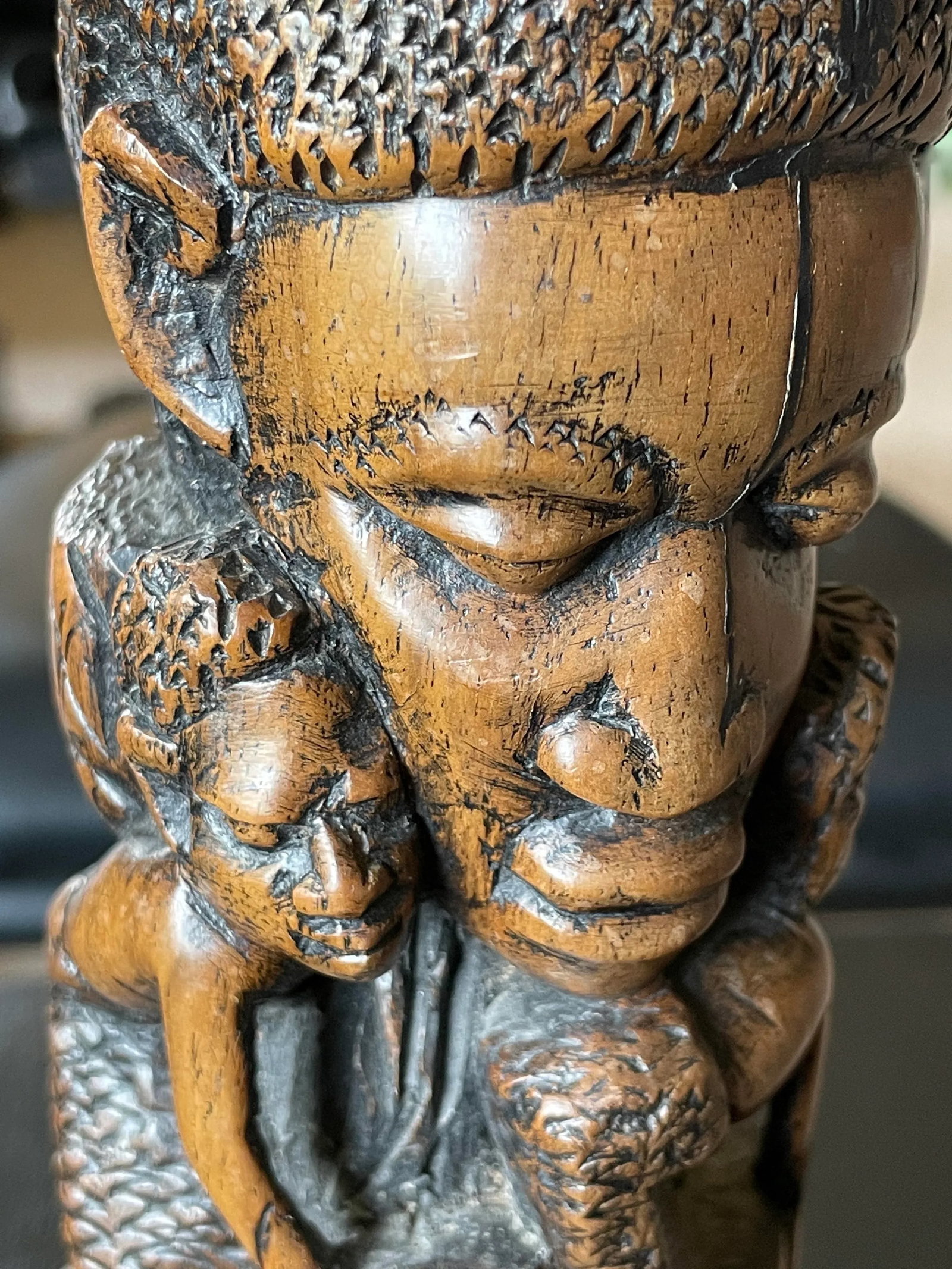 1920s African Hard Wood Carved Lamp with Intertwined Mother With Her Children Figurines - 9