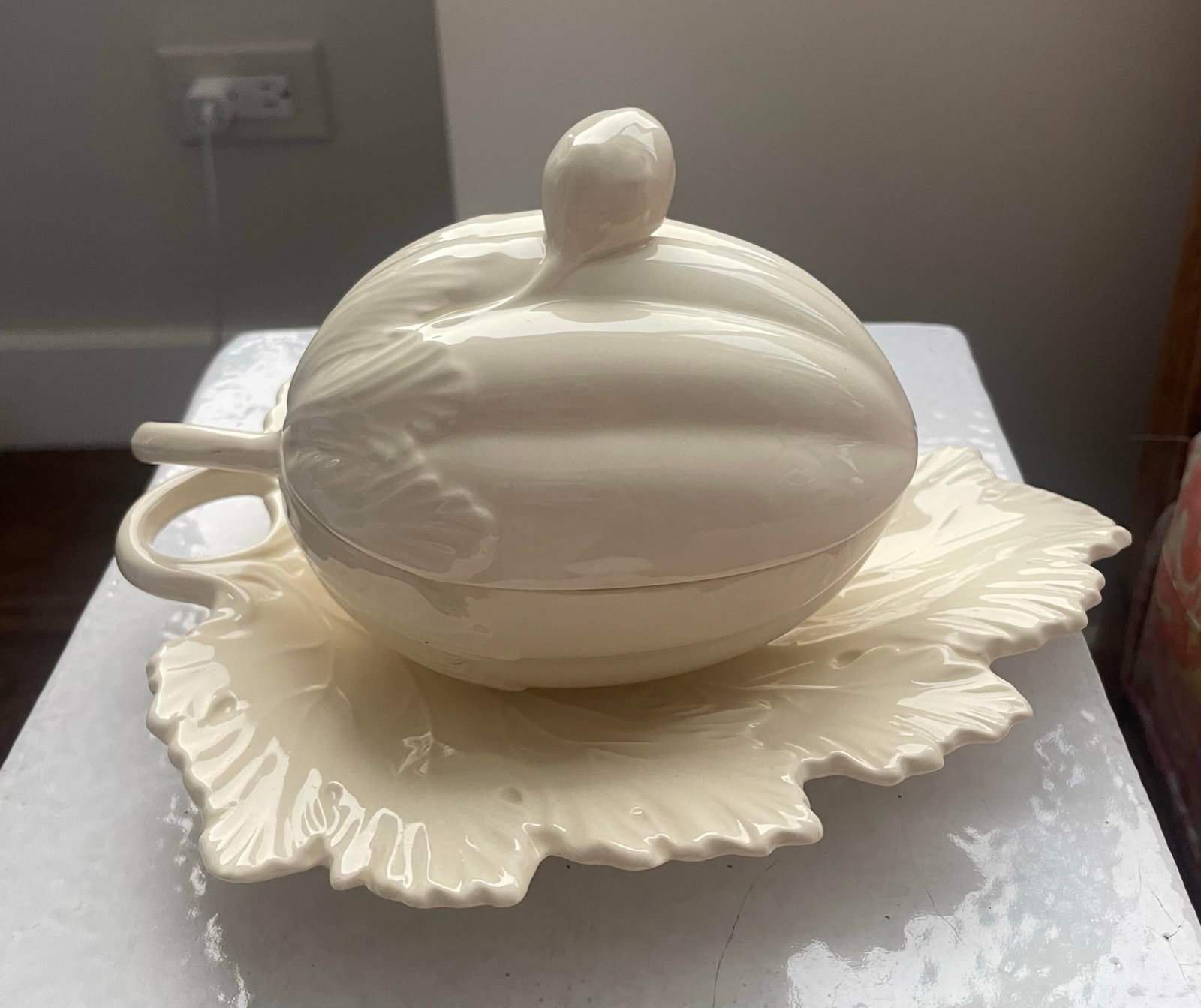 Wedgwood Creamware Small Tureen on Dish - 3