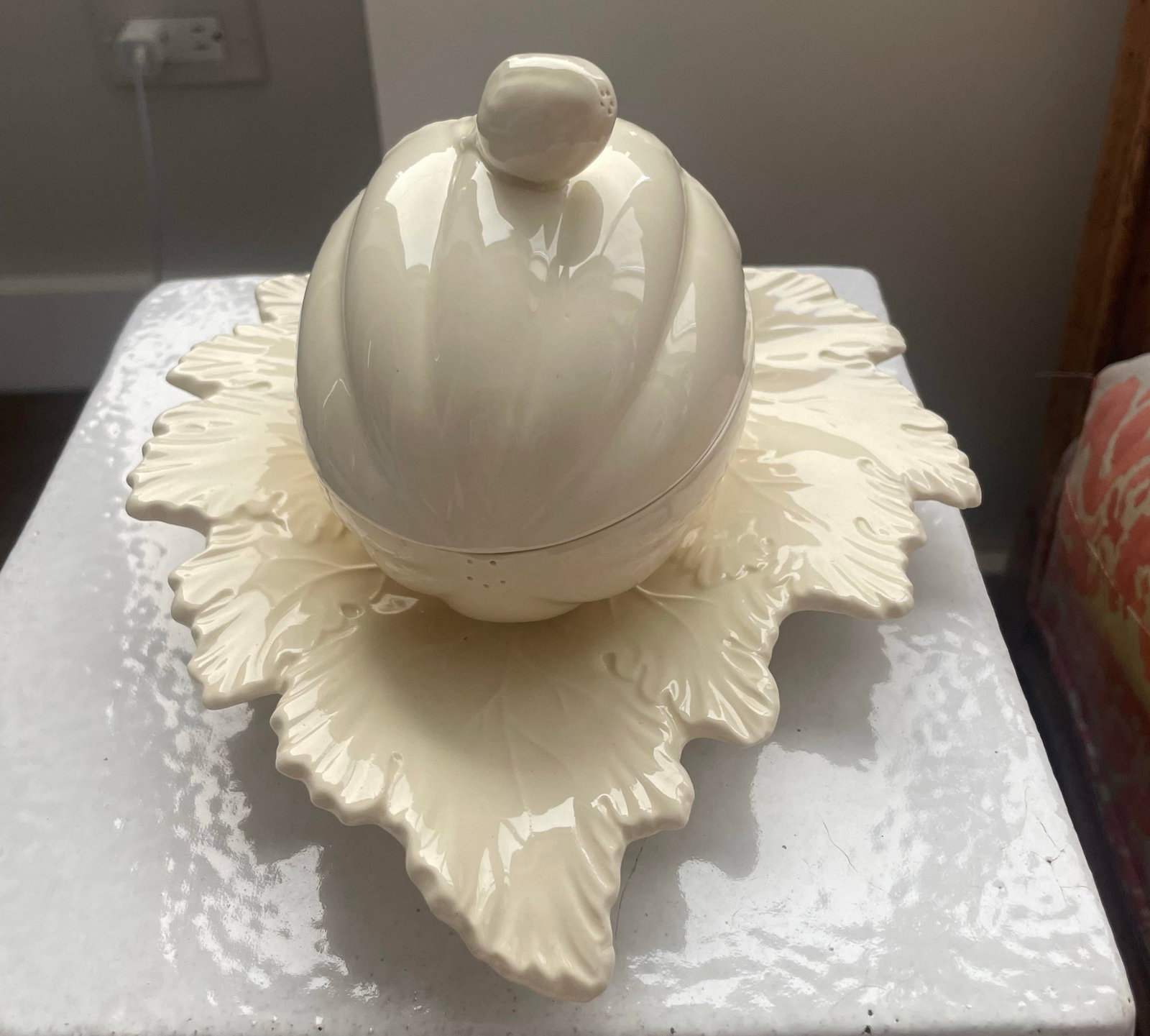 Wedgwood Creamware Small Tureen on Dish - 4