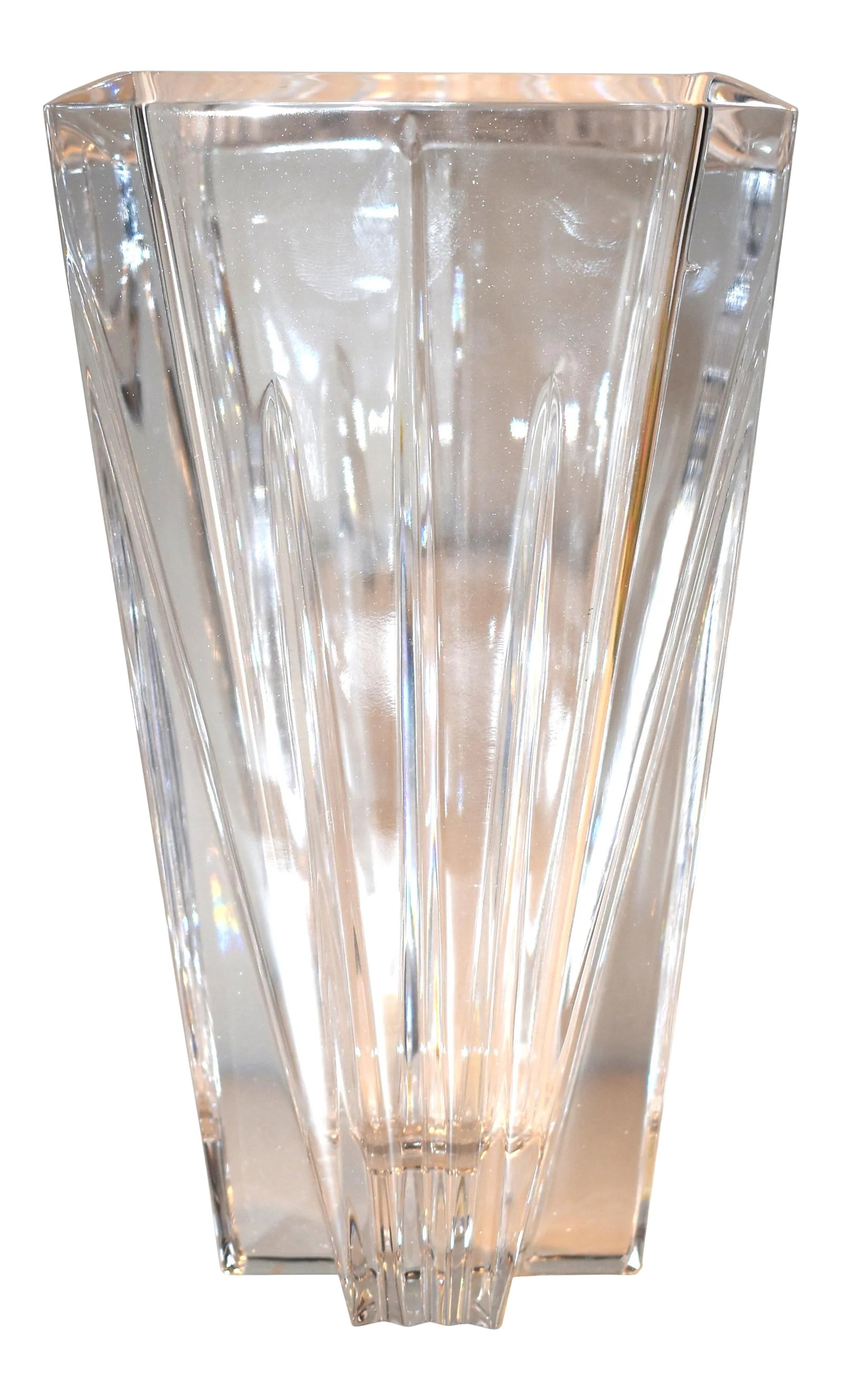 Lenox Ovations 'Crosswinds' Crystal Vase: This classic beauty has a timeless design reminiscent of Art Deco and Moderne and the clean contemporary geometric lines to match any type of decor. Add a sparkle to your flowers with this full lead c