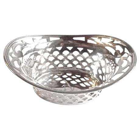 Vintage Pierced Sterling Silver Salt Dish: Vintage, pierced, sterling silver, salt dish with engraved monogram. Pierced scallop design. Condition: minor tarnish spots. Engraved monogram "N" on the inside bottom. Also marked "Sterling" on the