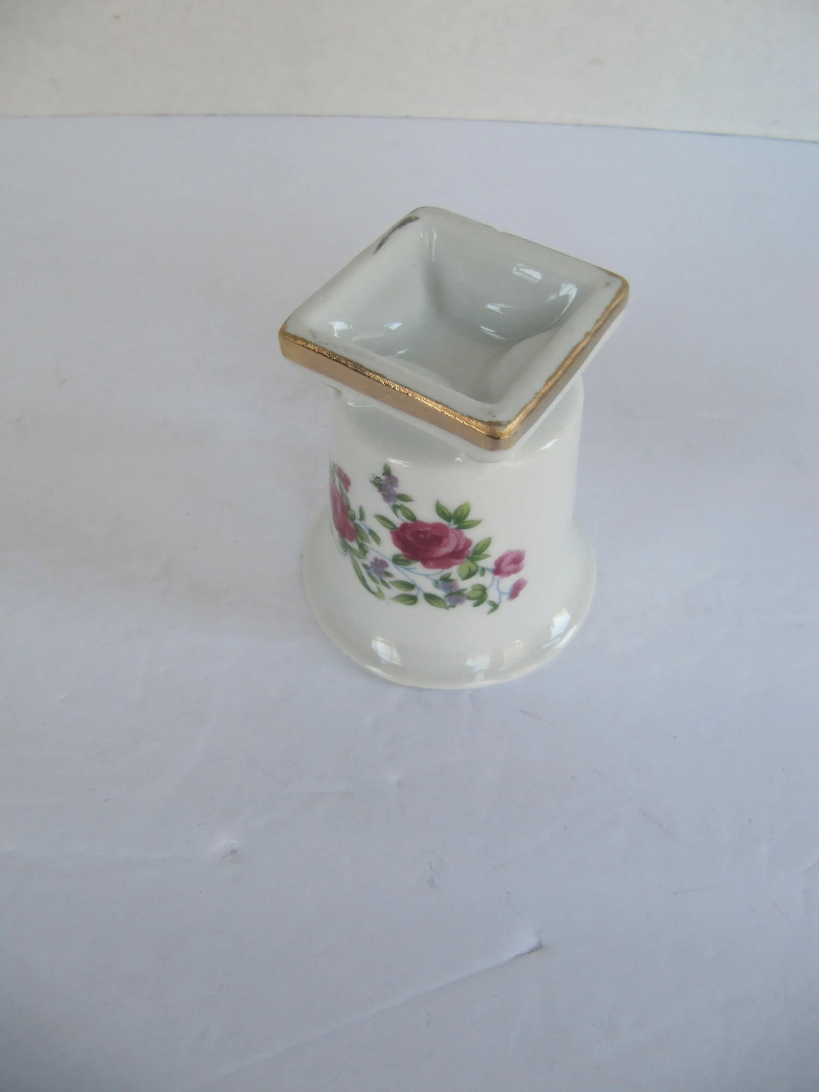 White Porcelain Urn With Roses - 4