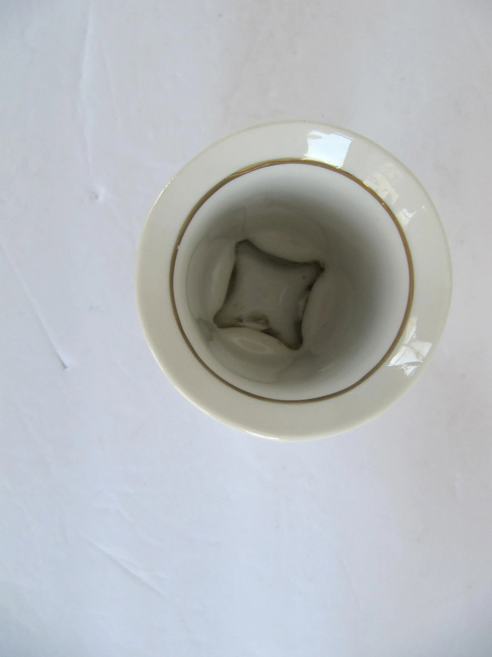 White Porcelain Urn With Roses - 5