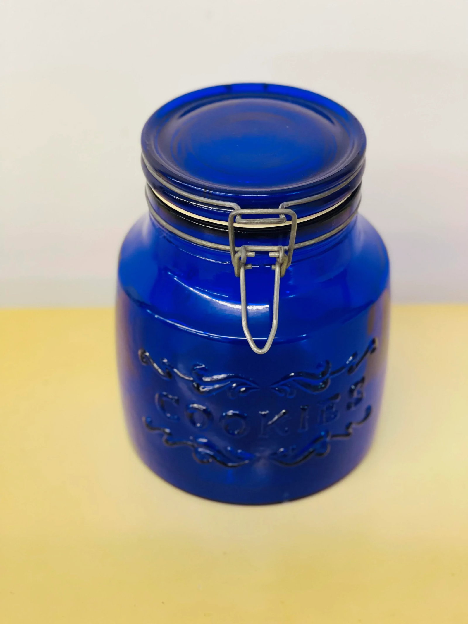 1970s Vintage Italian Cobalt Blue Glass Cookie Jar - 2