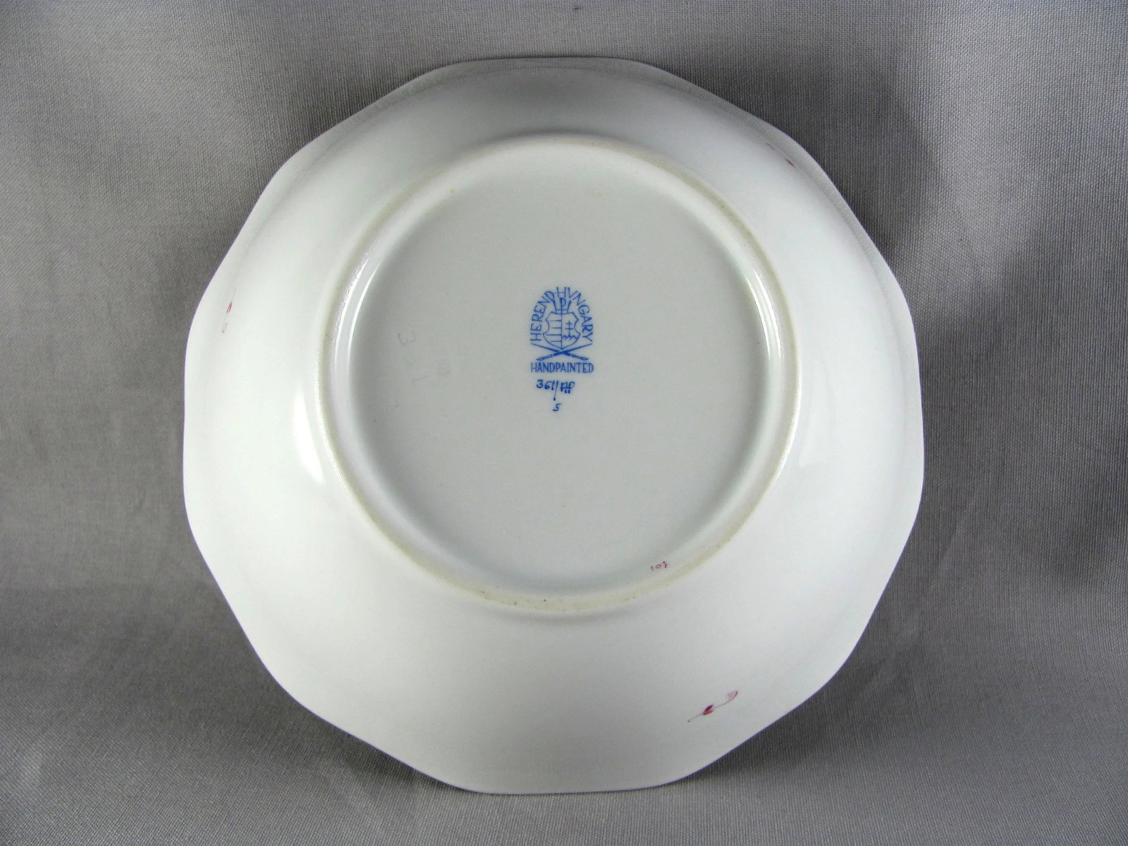 7-3/4" Herend Chinese Bouquet Raspberry Round Vegetable Serving Bowl - 5
