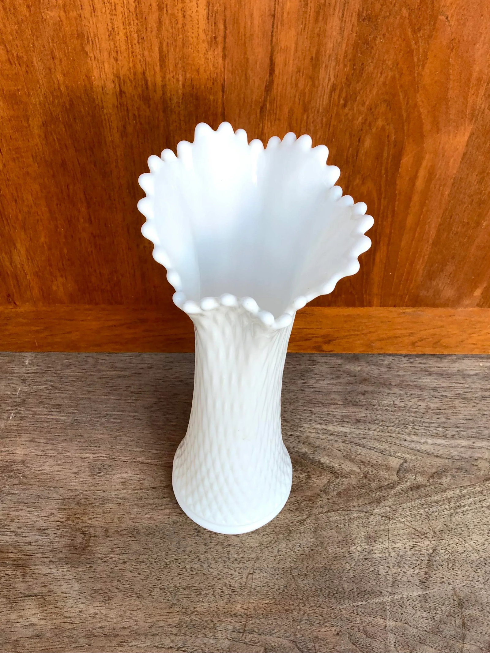 Vintage Mid-Century Modern Milk Glass Swung Glass Stretch Vase. - 3