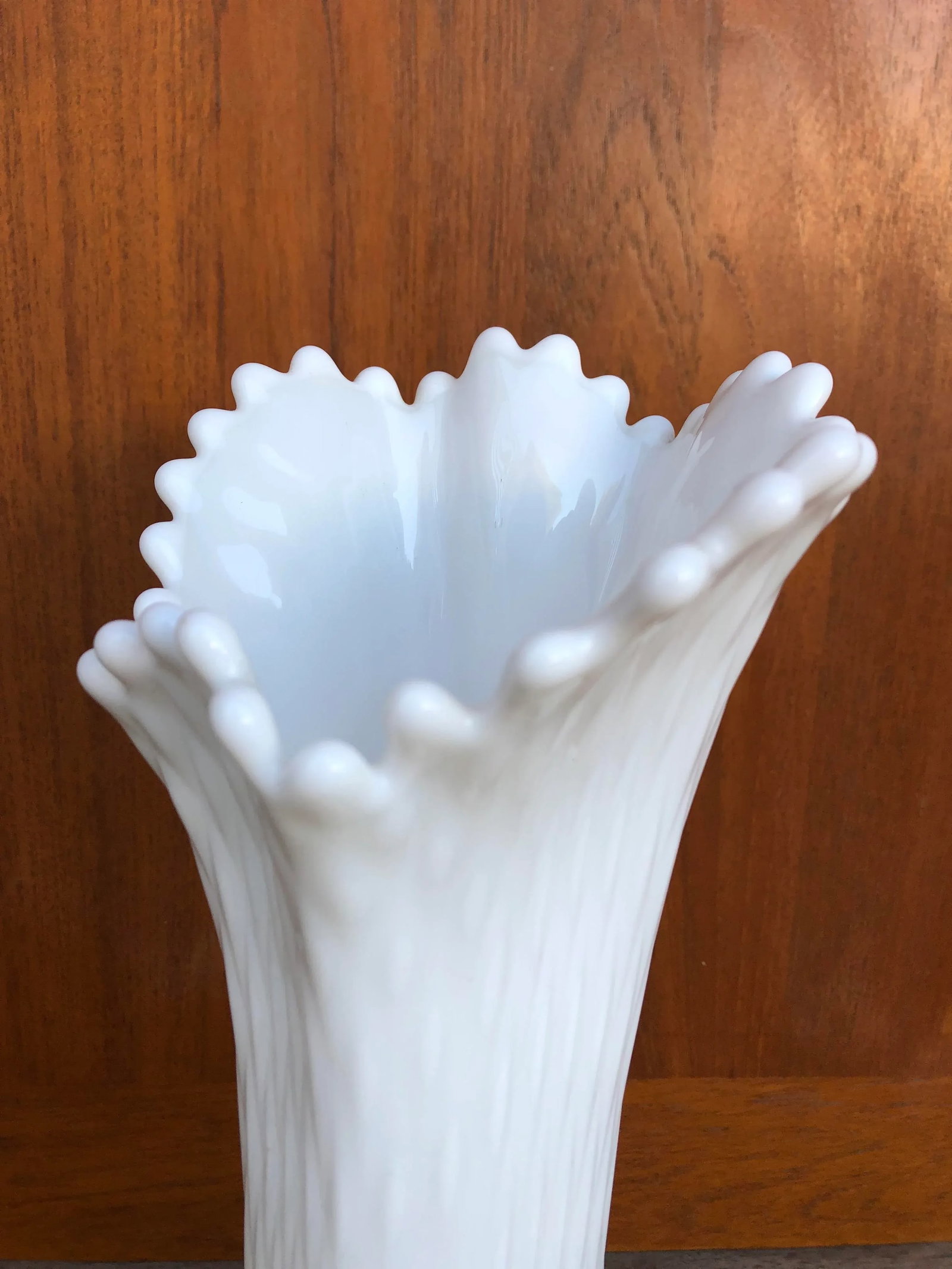 Vintage Mid-Century Modern Milk Glass Swung Glass Stretch Vase. - 5