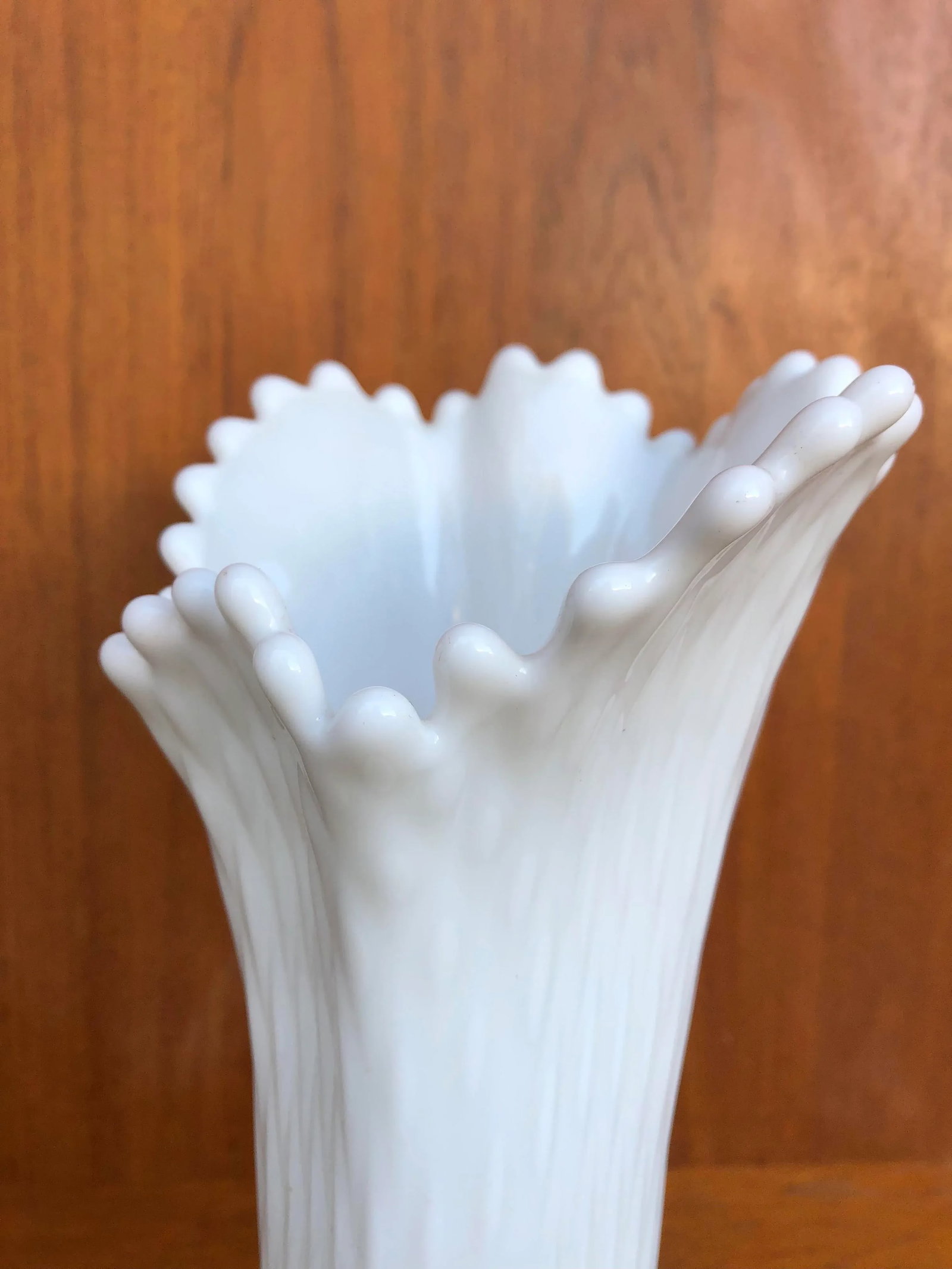Vintage Mid-Century Modern Milk Glass Swung Glass Stretch Vase. - 6
