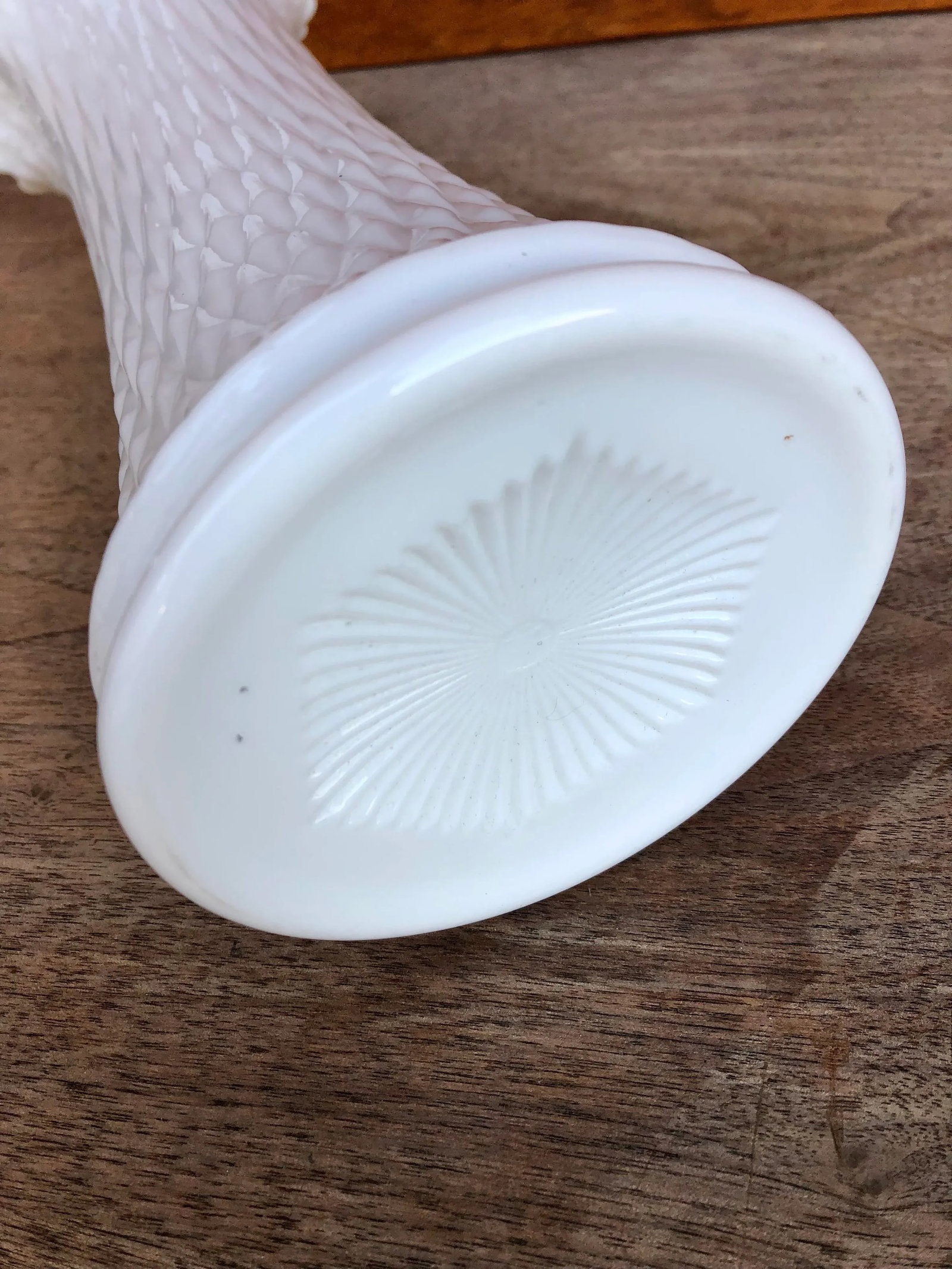 Vintage Mid-Century Modern Milk Glass Swung Glass Stretch Vase. - 8