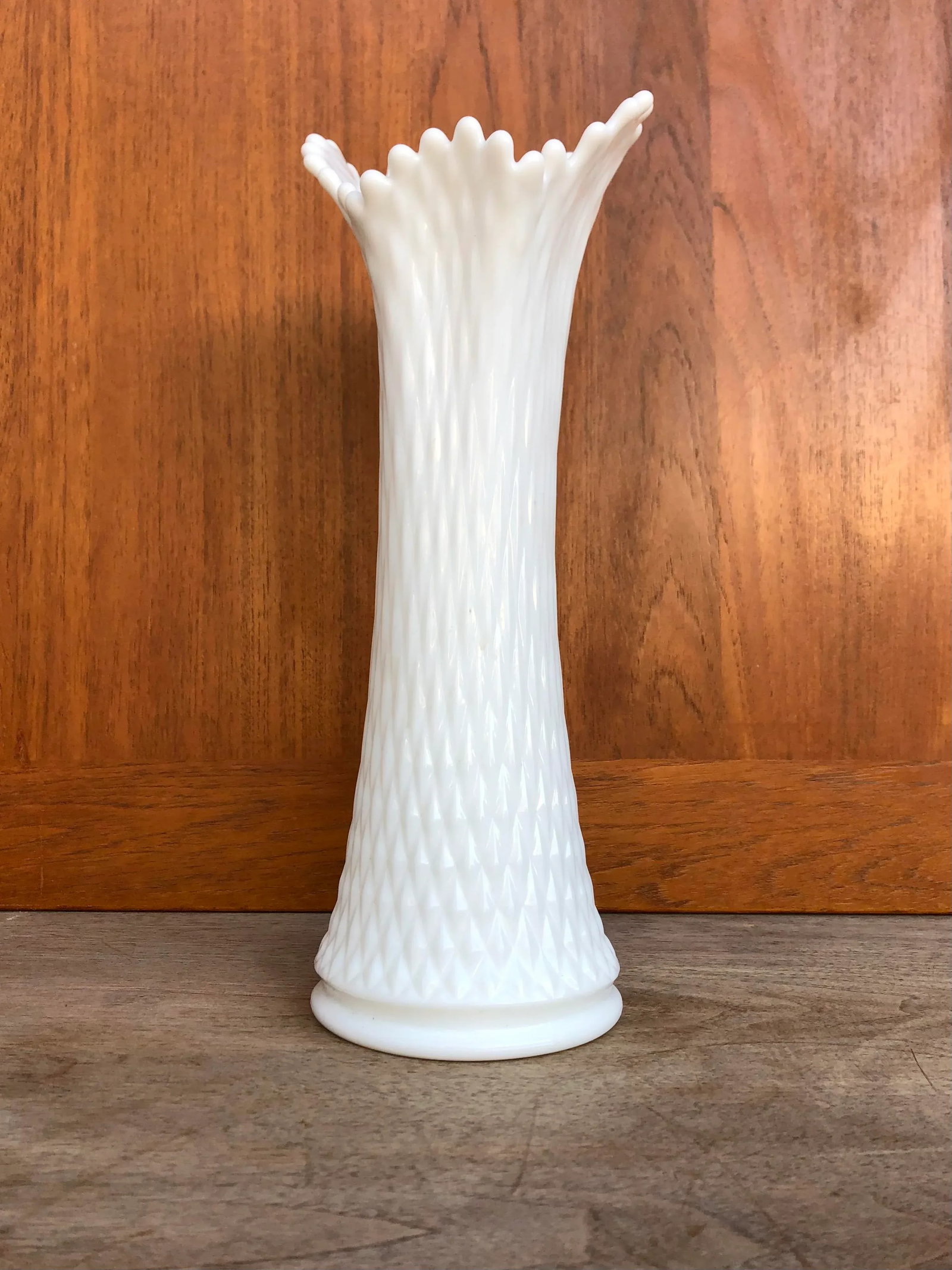Vintage Mid-Century Modern Milk Glass Swung Glass Stretch Vase. - 9